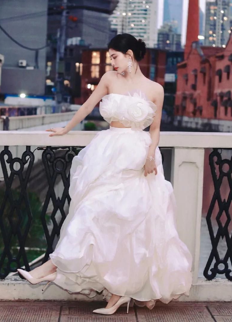 许佳琪白玫瑰婚纱写真,唯美清纯,惊艳迷人!__财经头条