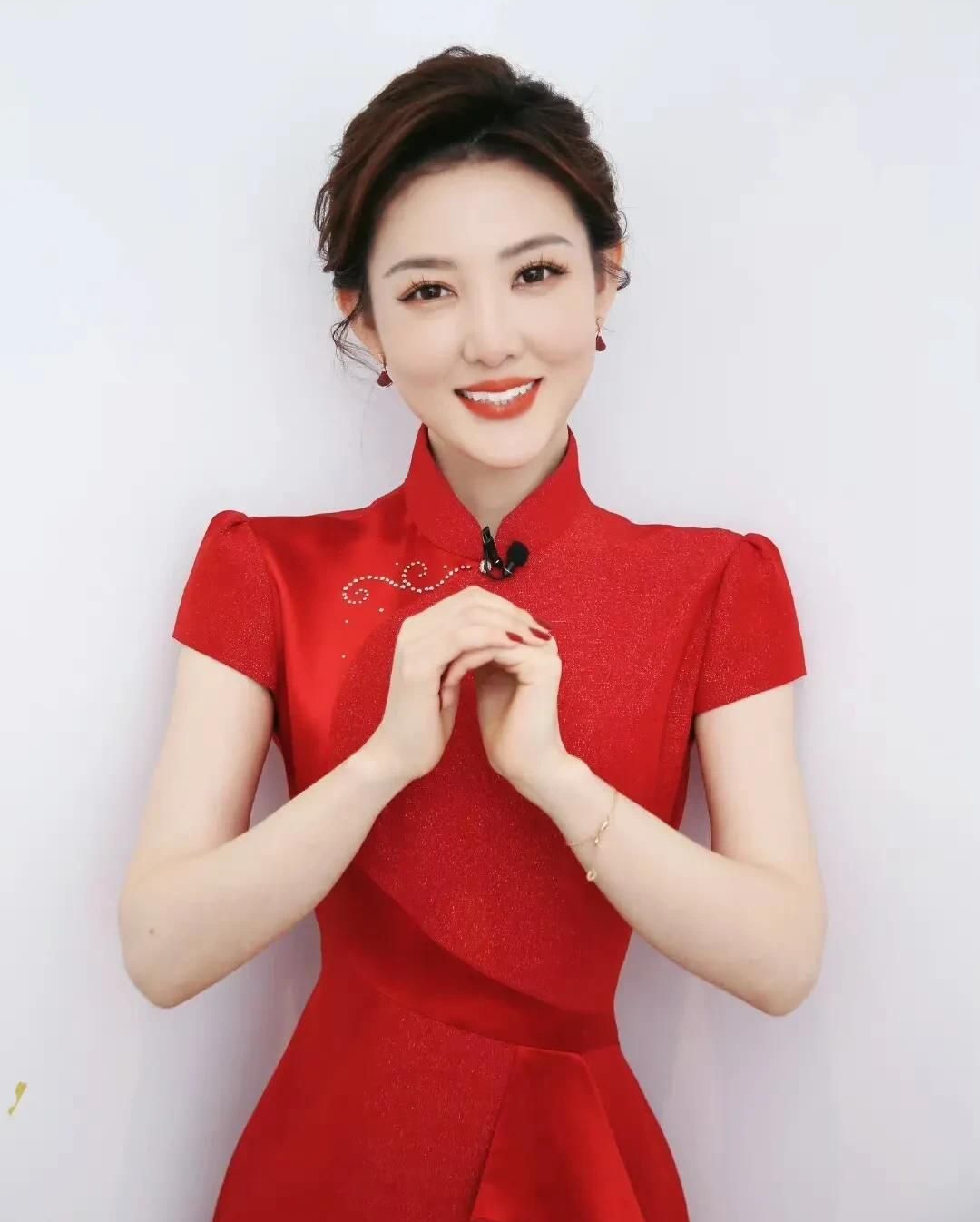 郭玮高清冷艳时尚写真,优雅迷人!