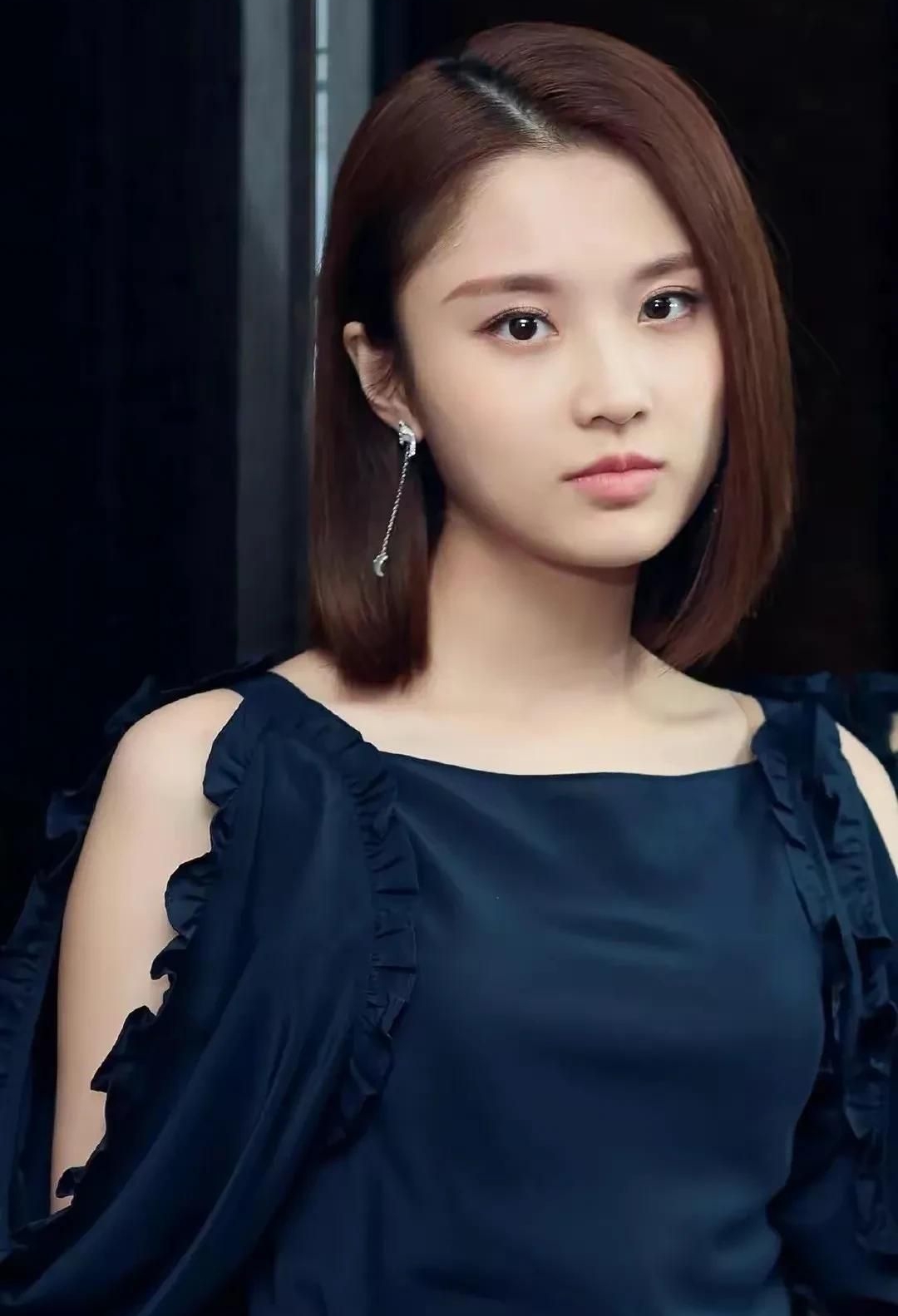 张慧雯花容月貌惊艳迷人写真