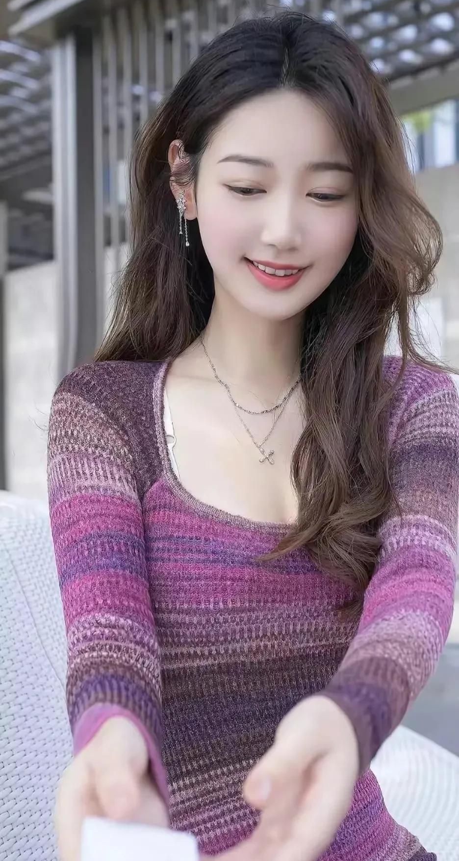 唐安琪:气质美女,美艳动人写真照!__财经头条