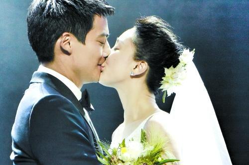 周迅老公高圣远新女友晒亲吻照与情书