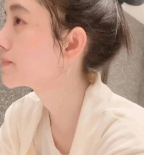 鞠婧祎晒素颜洗脸照大力揉鼻力证无整容这才是天然美人