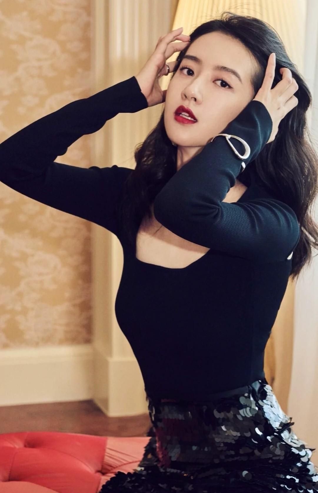 许龄月婀娜多姿冷艳写真,楚楚动人!_高清图集_新浪网