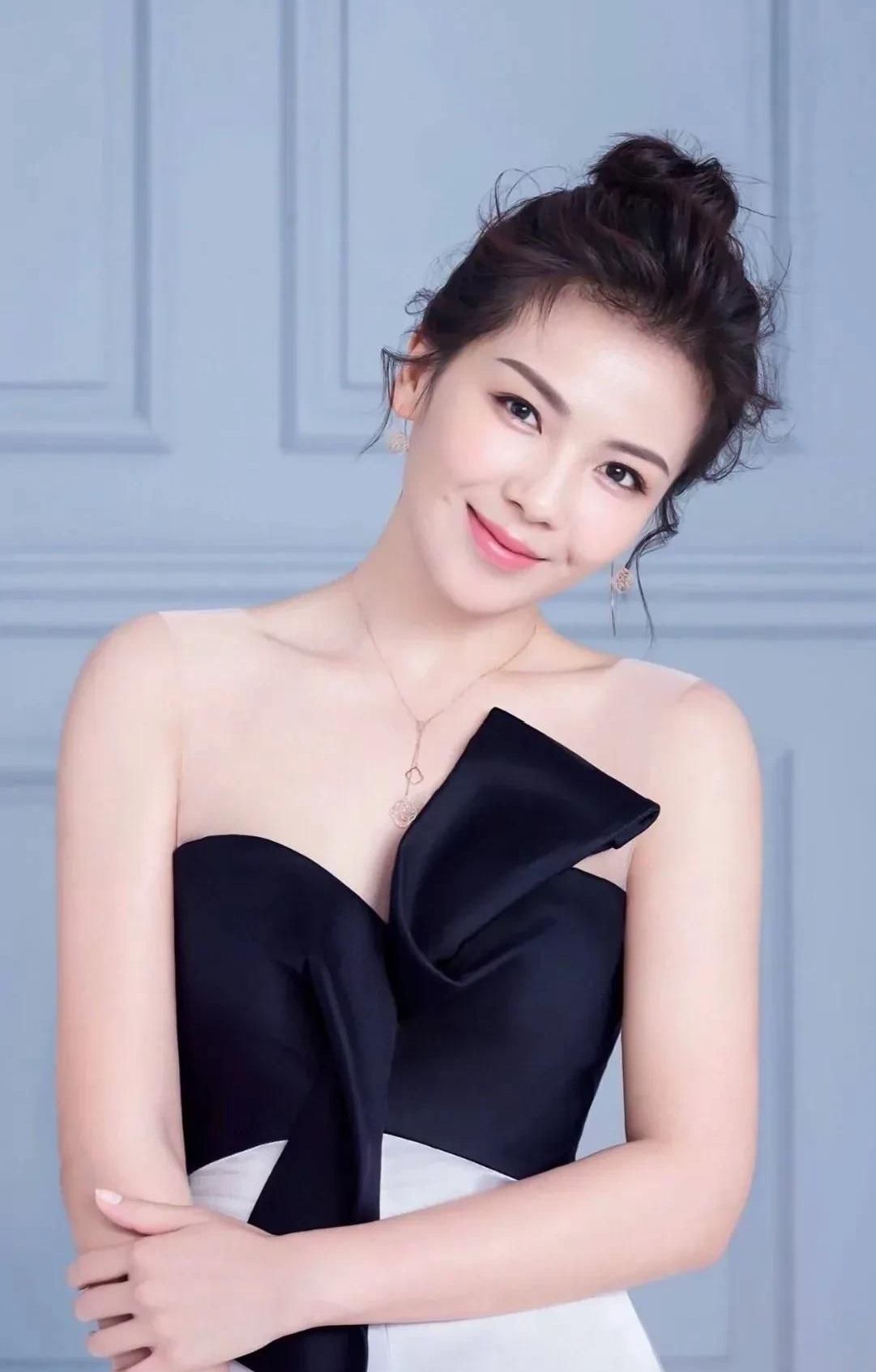 刘涛婀娜多姿优雅写真,惊艳迷人!__财经头条