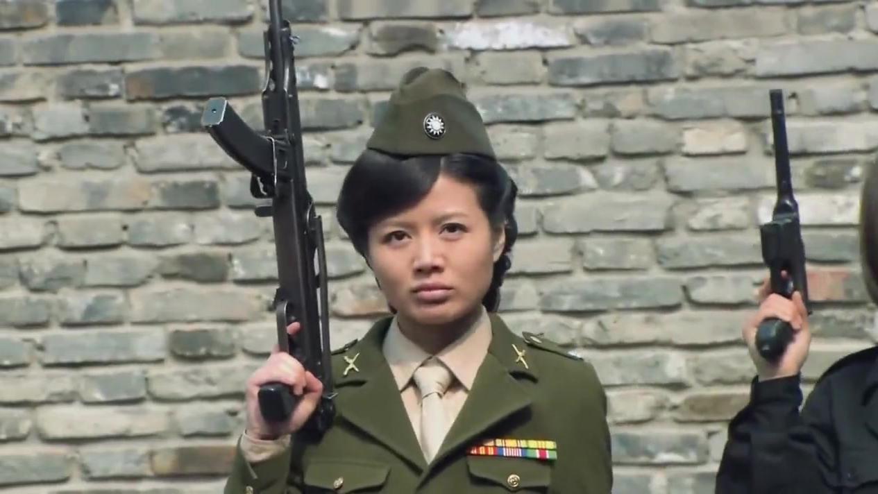 与狼共舞:梁海棠怀疑张妈是卧底,居然带人搜捕张妈居所!