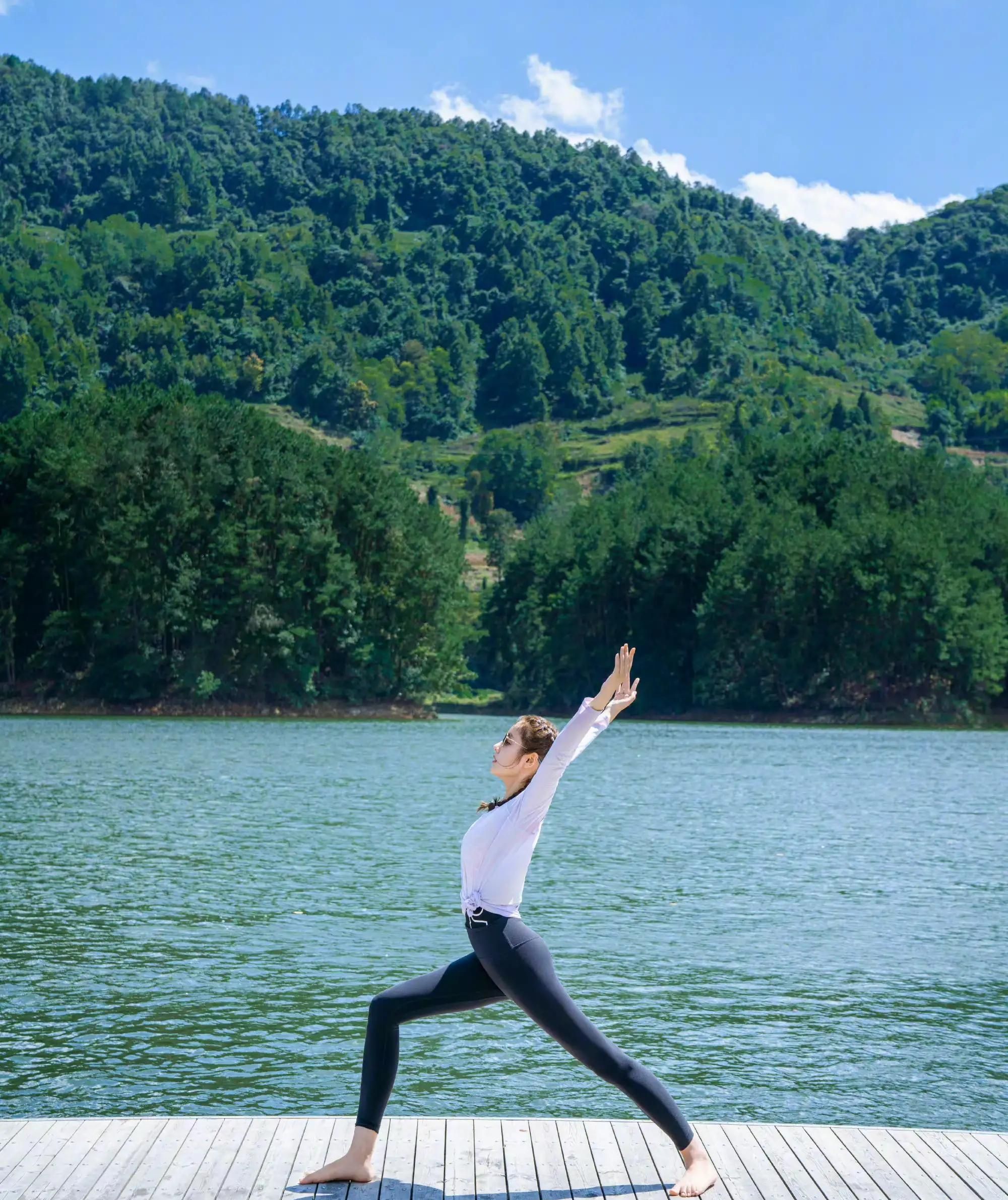 吕一活波开朗的女孩,甜美可爱,青春无限!__财经头条