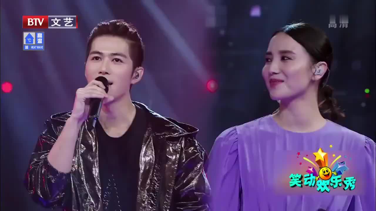 宋佳陈学冬献唱《风吹麦浪》,歌声打动全场观众,太好听!