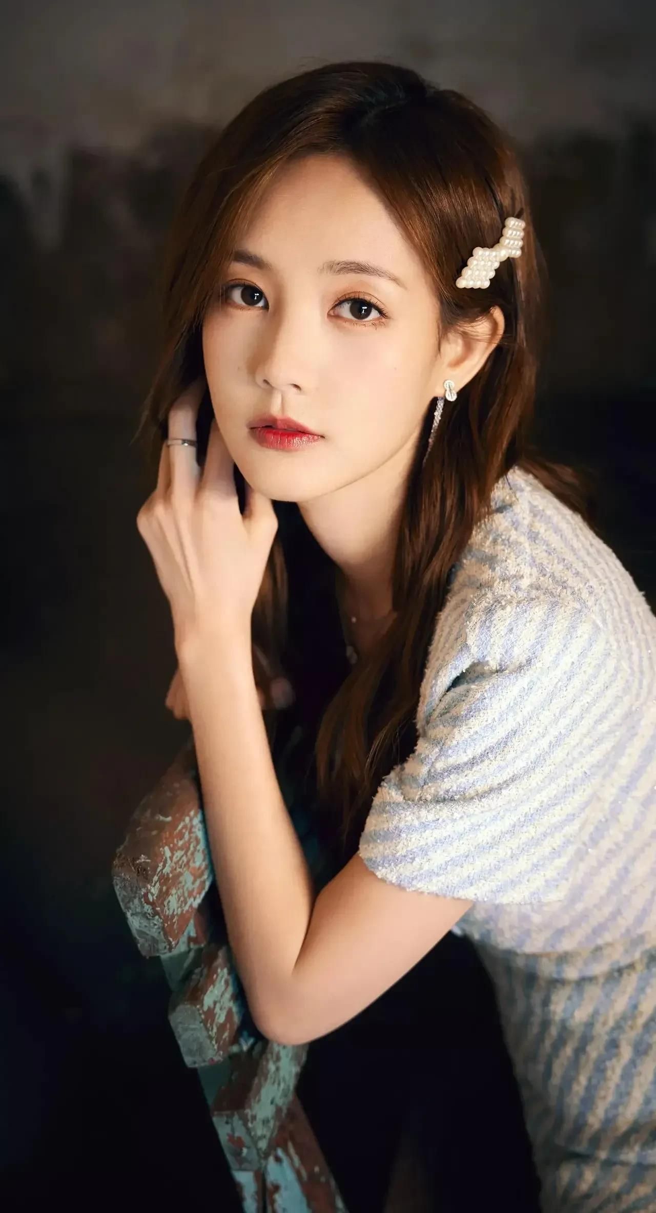 李一桐:长相甜美,楚楚动人!__财经头条