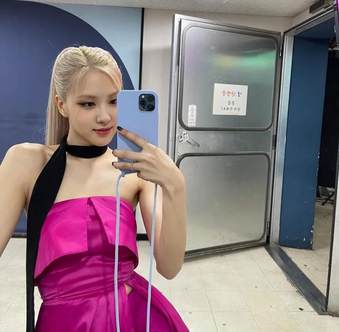 朴彩英惊艳舞台造型,身姿卓越,风情万种!_高清图集_新浪网