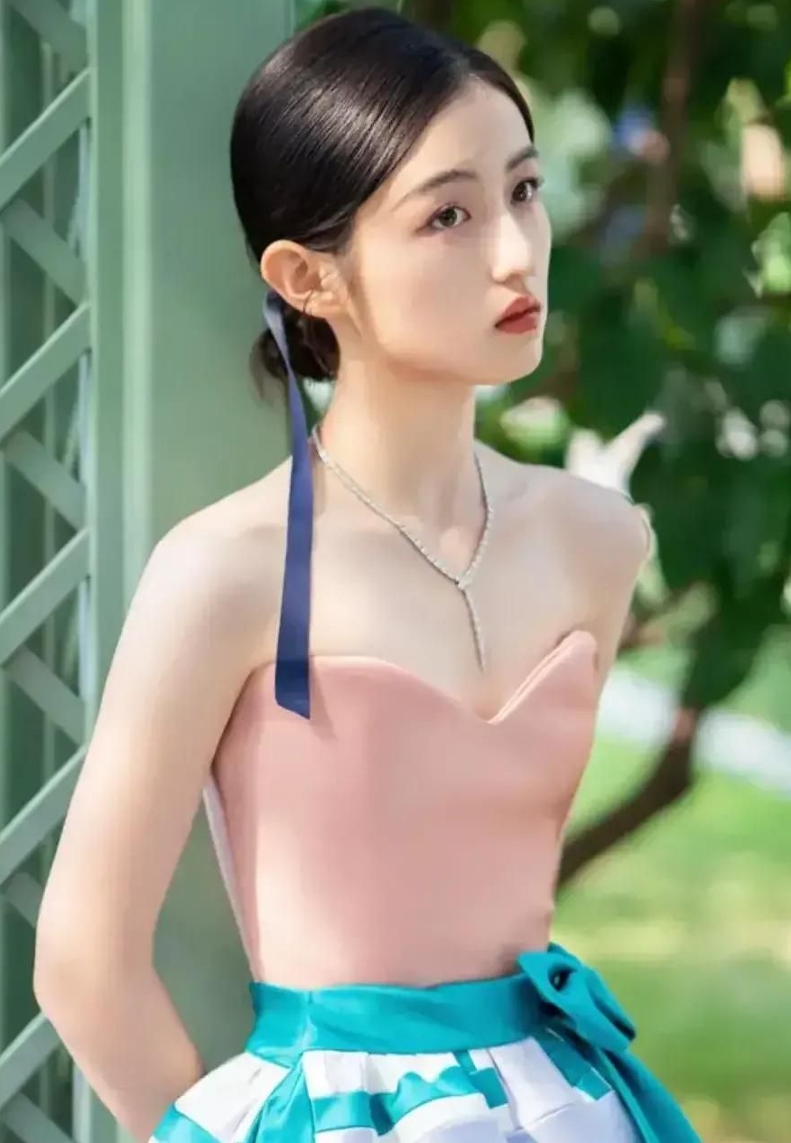 张子枫胸口图片