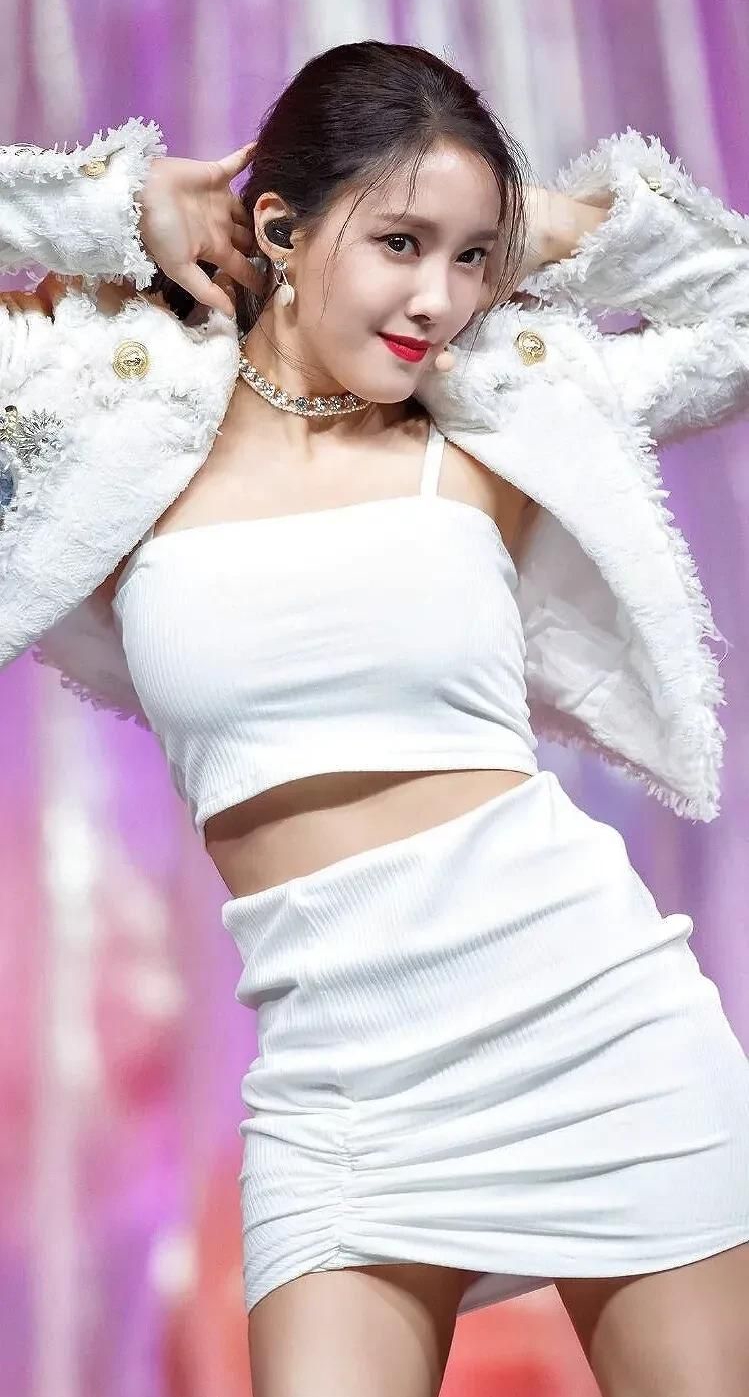 朴孝敏端庄优雅明艳写真,美艳动人!__财经头条