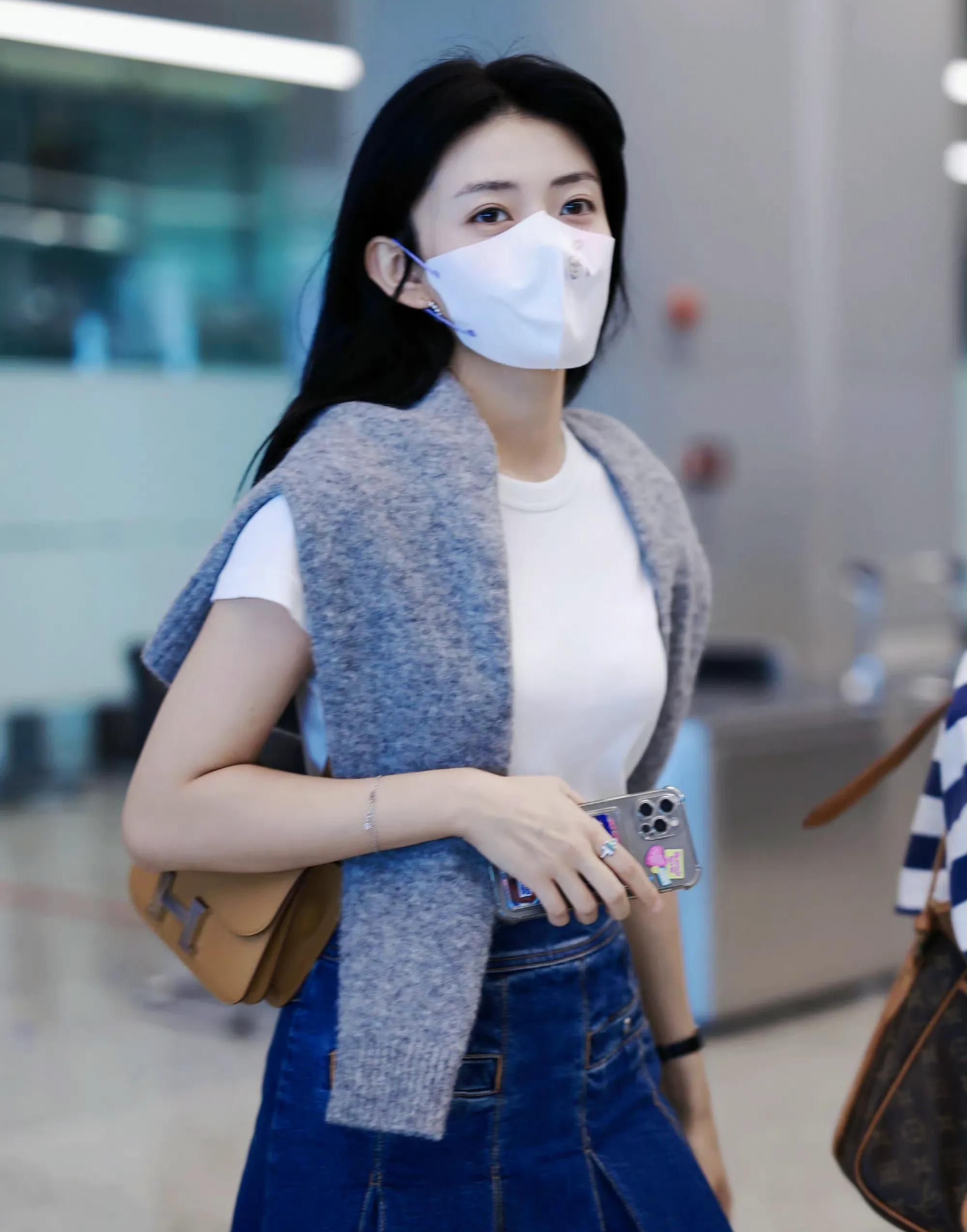 梁洁出行,牛仔短裤,青春靓丽,娇俏可人!_高清图集_新浪网