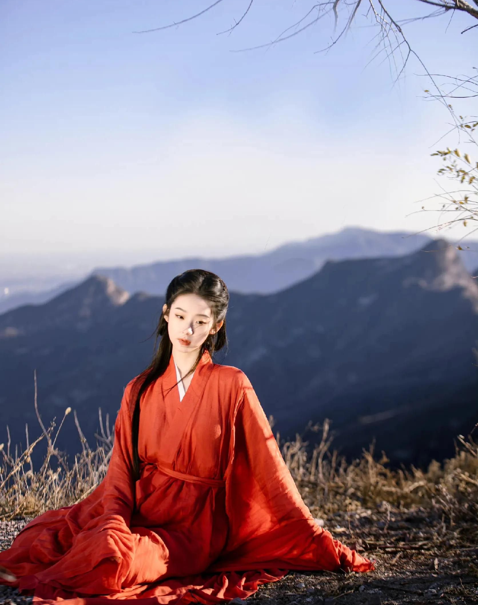 张艺凡红衣古风造型写真灵动婉约楚楚动人