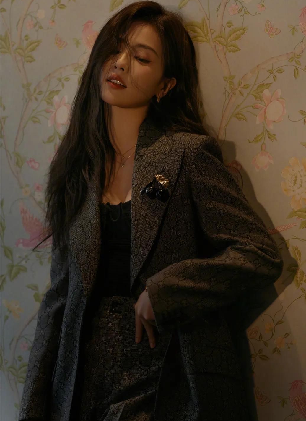 白鹿一身帅气西装飒爽与柔美共存之美美艳动人