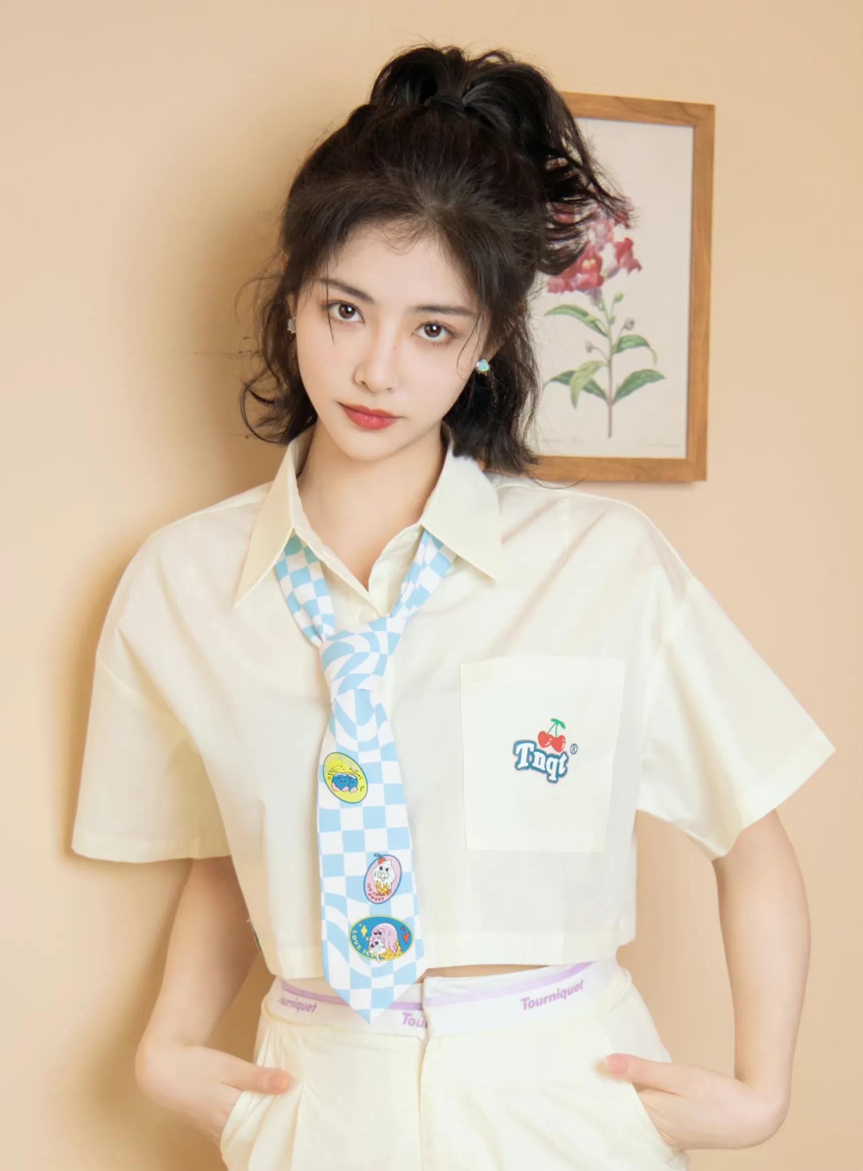 许佳琪美艳写真,清纯甜美,楚楚动人!__财经头条