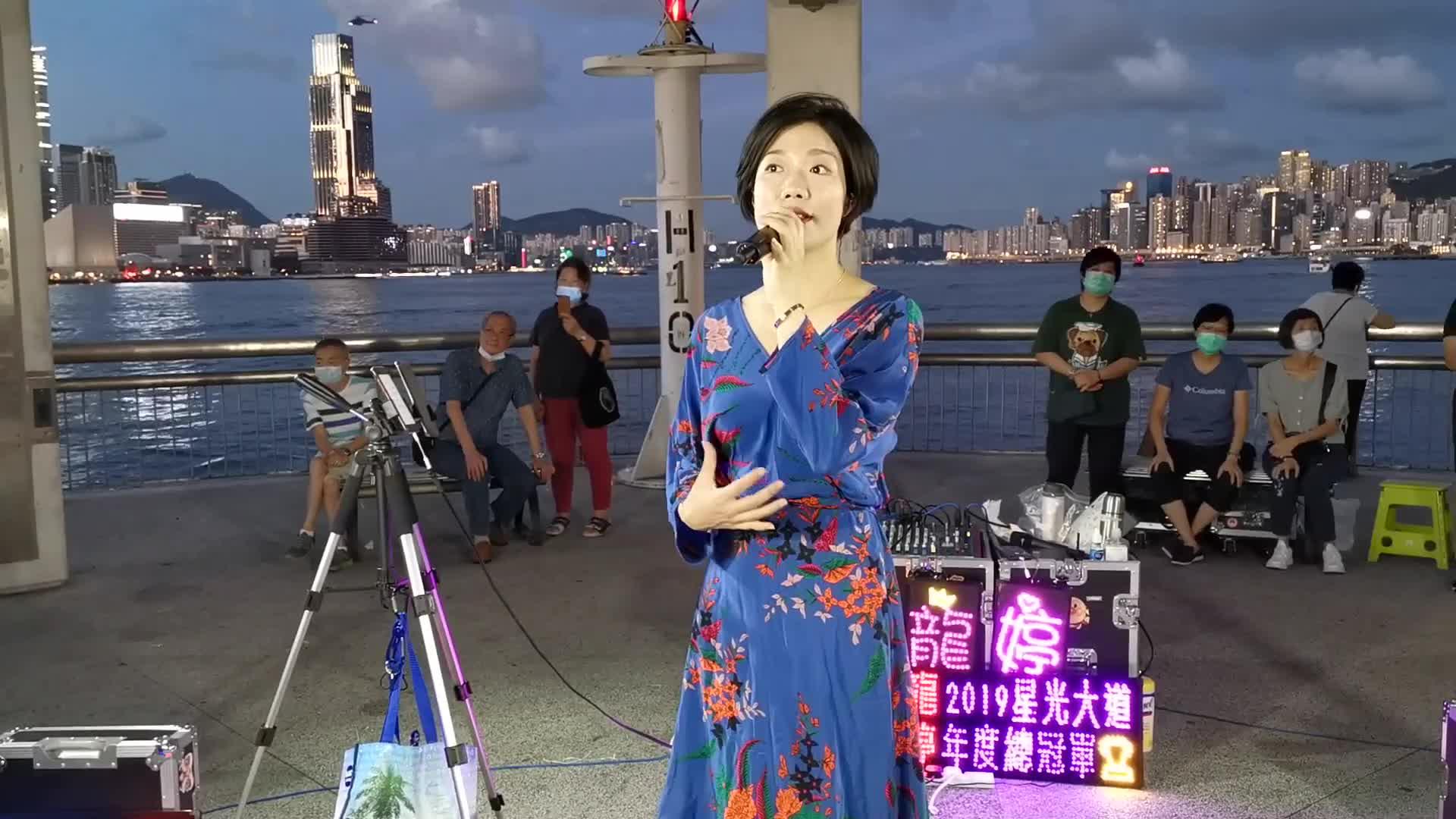 星光大道女歌手龙婷献唱《再见我的爱人 / 至少还有你》歌声好听