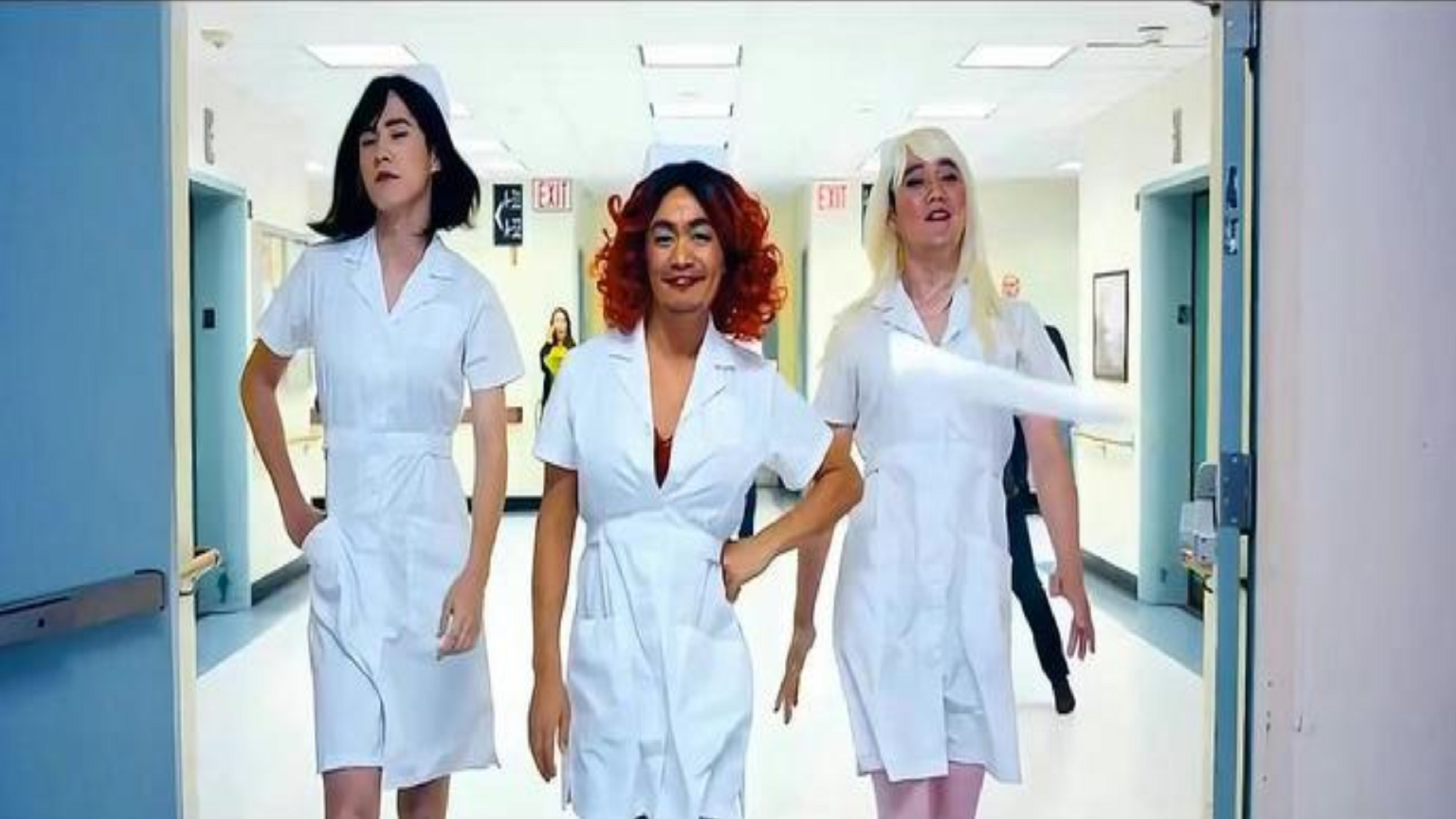 唐人街探案2:王宝强的护士服史无前例,植物人看了都能坐起来!