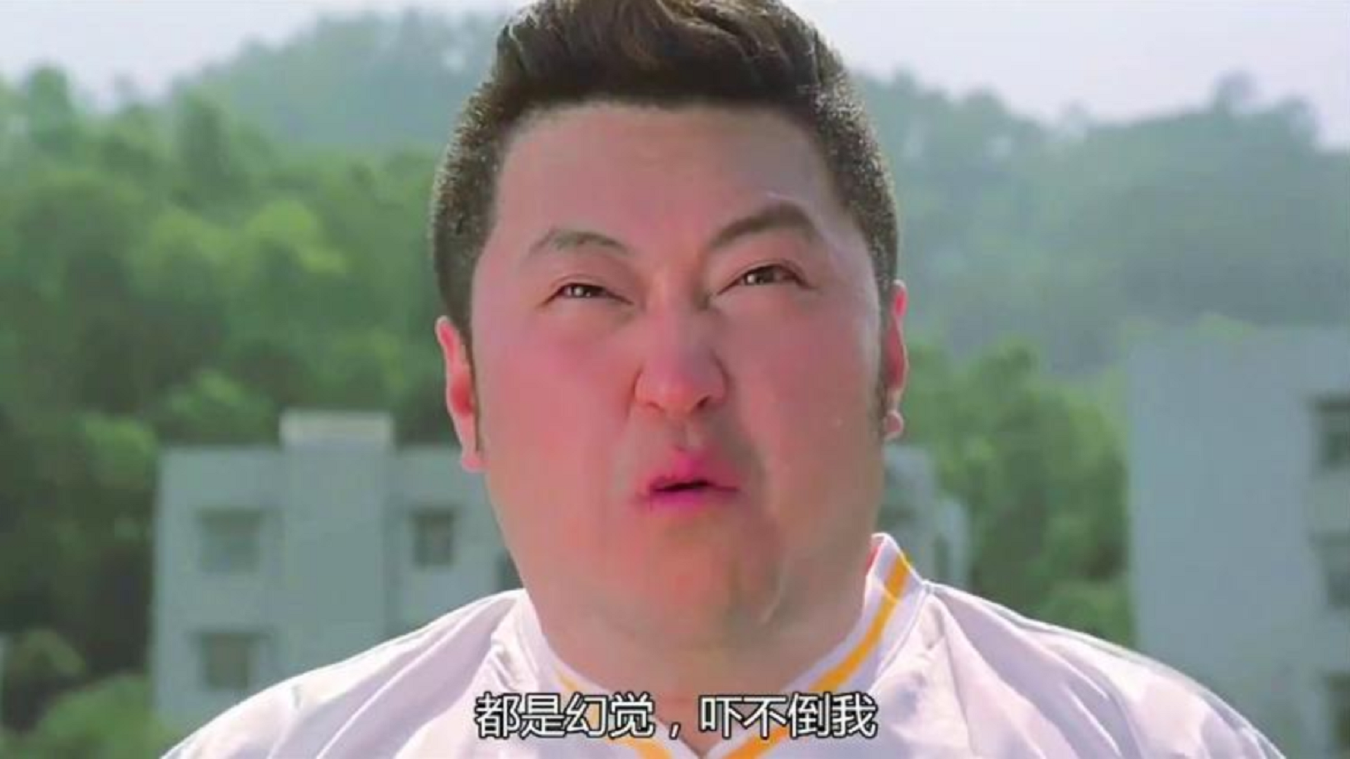 《少林足球》大师兄真豪横,踢足球还不忘抽根烟,不服就用头撞他