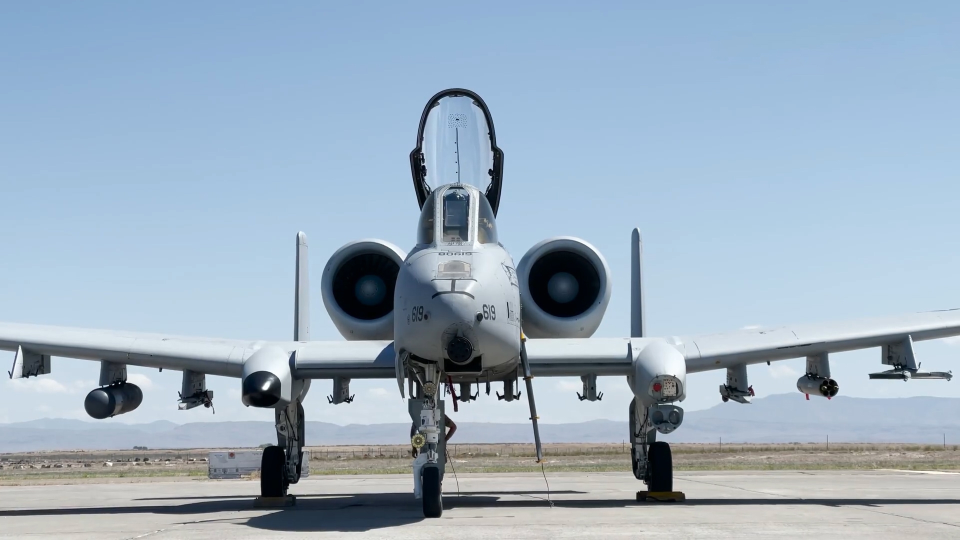 美军第124战斗机联队,测试和评估a10攻击机各种武器的使用情况