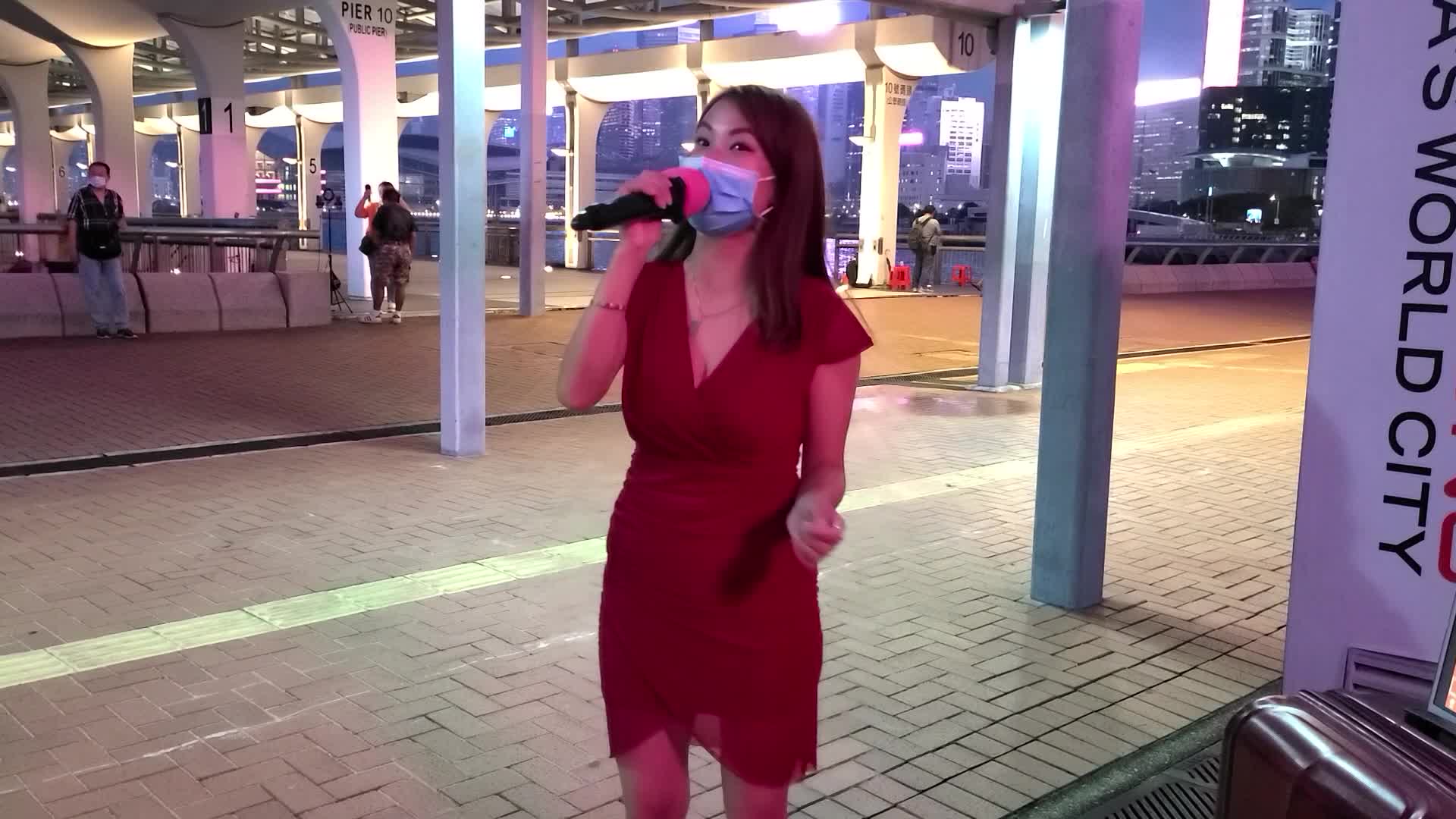 孙兴原型:当众强奸女青年 被判死刑还脱逃 为您推荐: 街头艺人小红