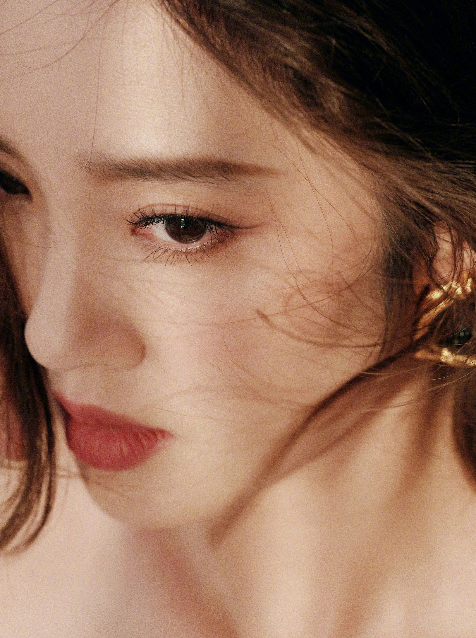 唐艺昕白色抹胸连衣裙写真,清纯甜美,美艳动人!_高清图集_新浪网