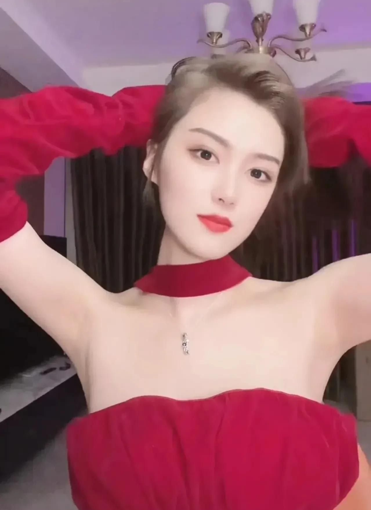 车模程儿:甜美可爱,美艳动人!__财经头条