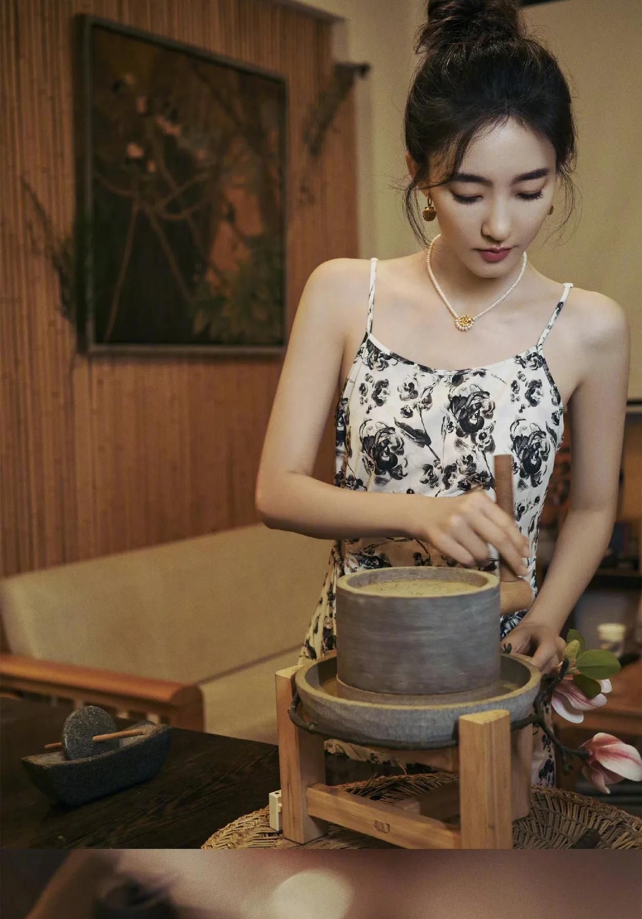 王丽坤随拍,美丽大方,知性优雅!__财经头条