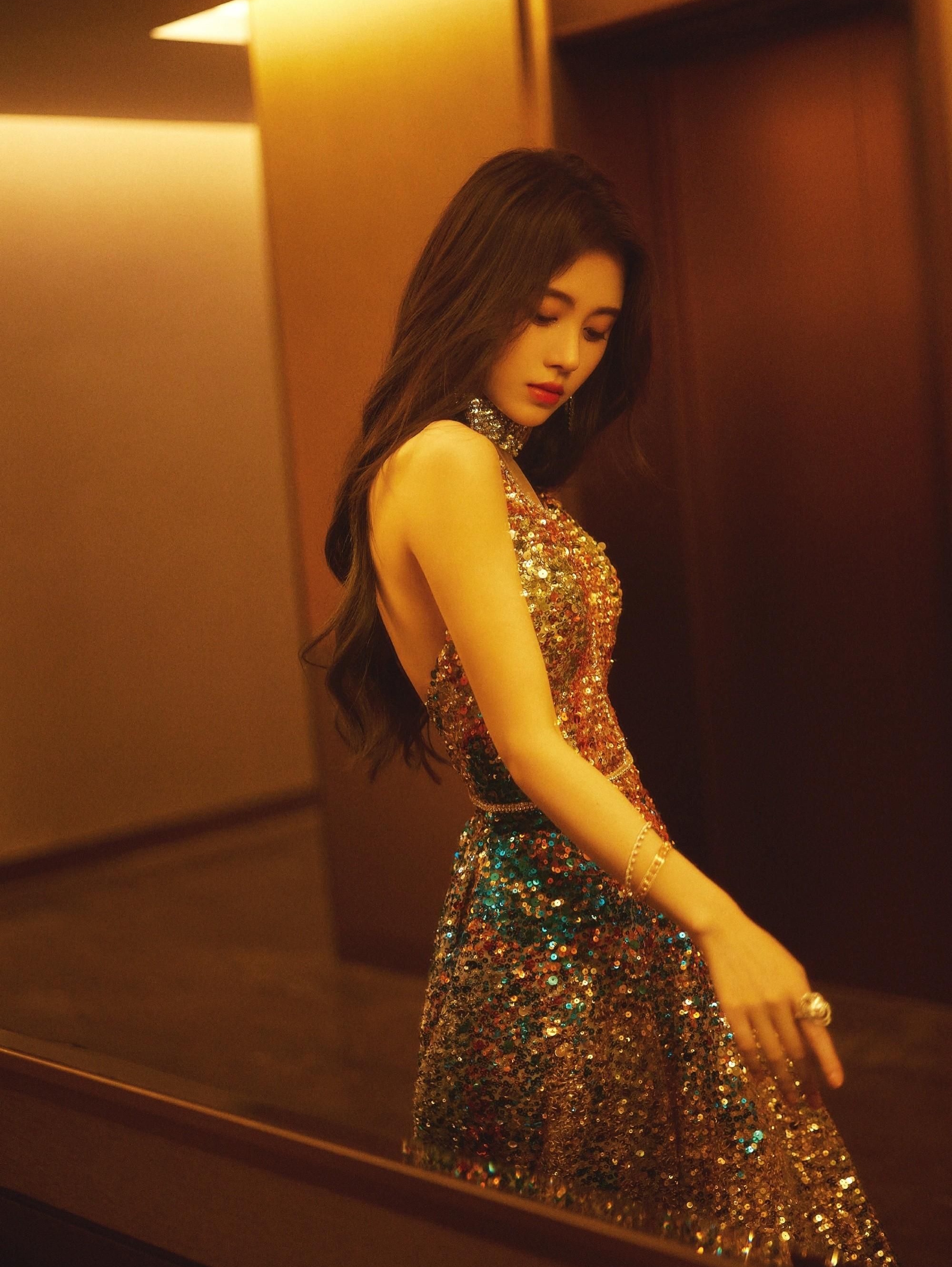 鞠婧祎写真,流光溢彩,华贵优雅又时尚,惊艳迷人!_高清图集_新浪网