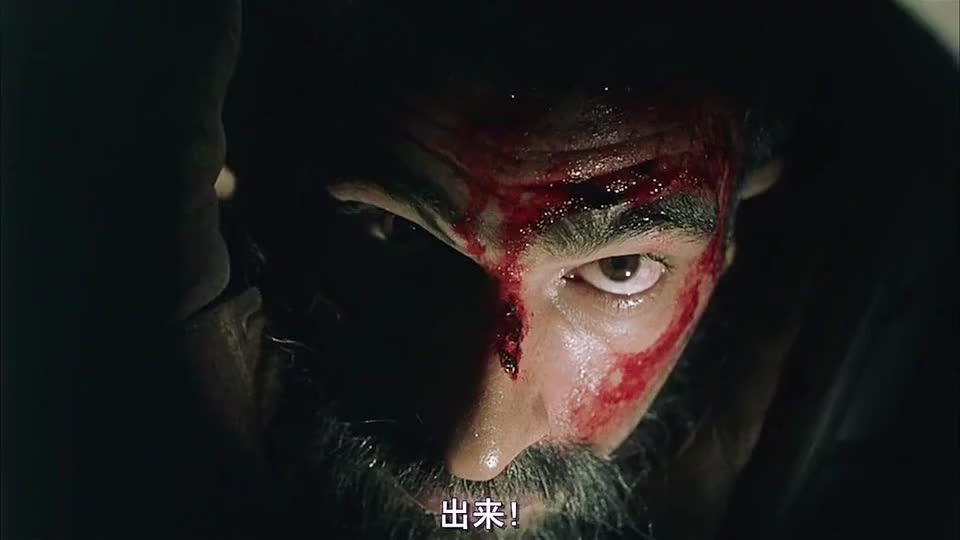 警察发现一个会缩骨功的印度人藏在铁箱中 大块头有大智慧