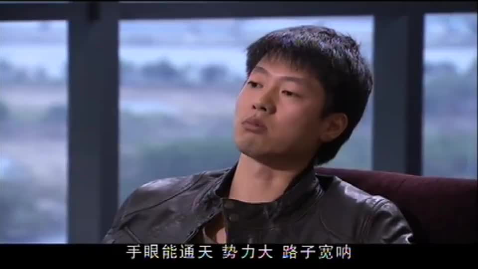 姑娘砸了水店,怎料老板回来不生气,淡定说:砸就砸了吧