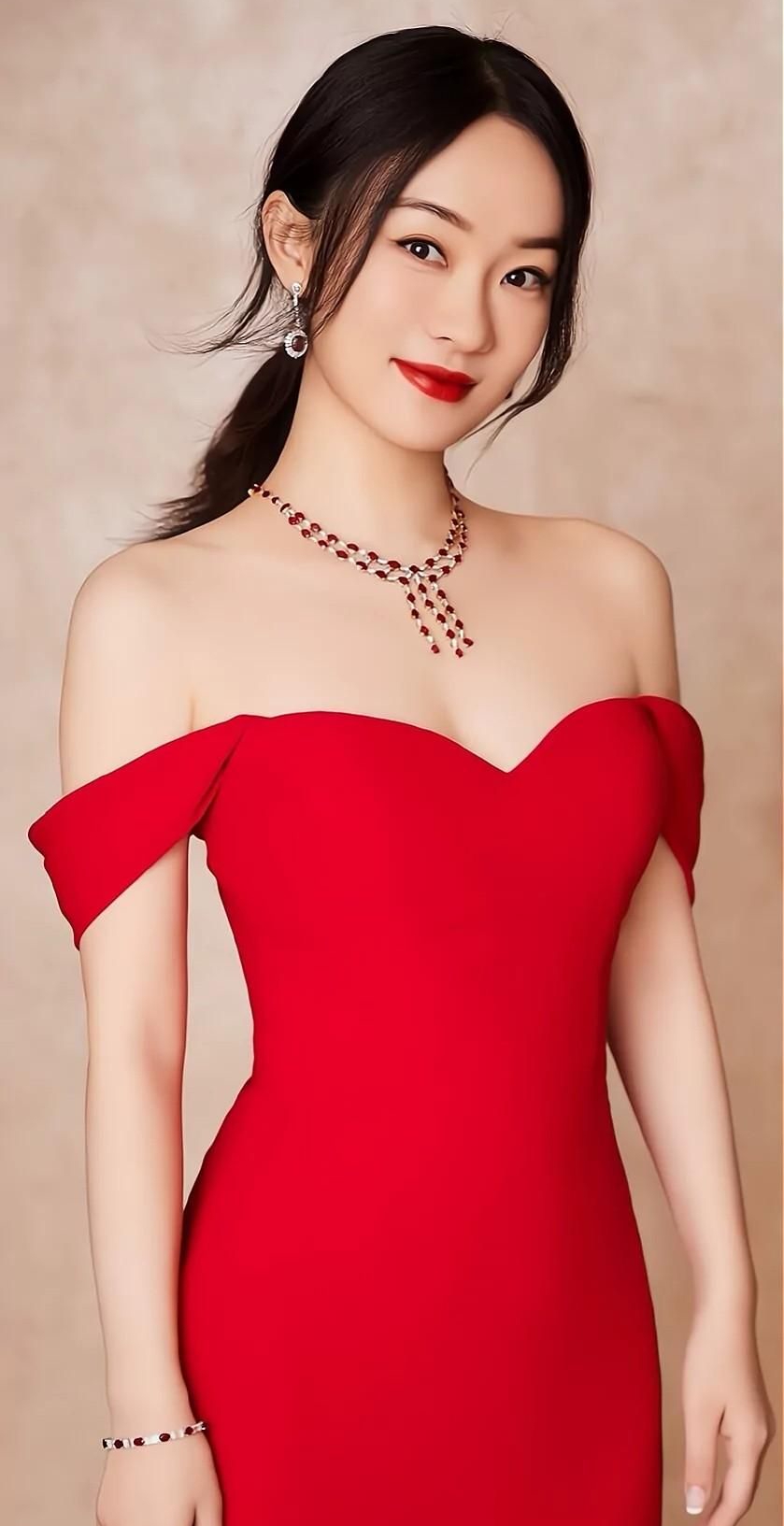 霍思燕端庄优雅恬静写真,娇俏可人!