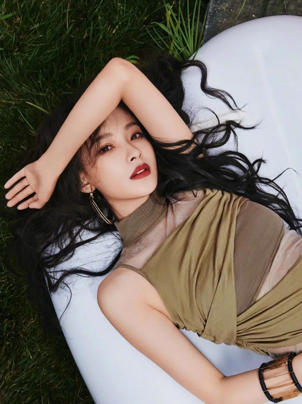 孙怡惊艳美照,波浪卷发,妩媚撩人,美艳动人!_高清图集_新浪网