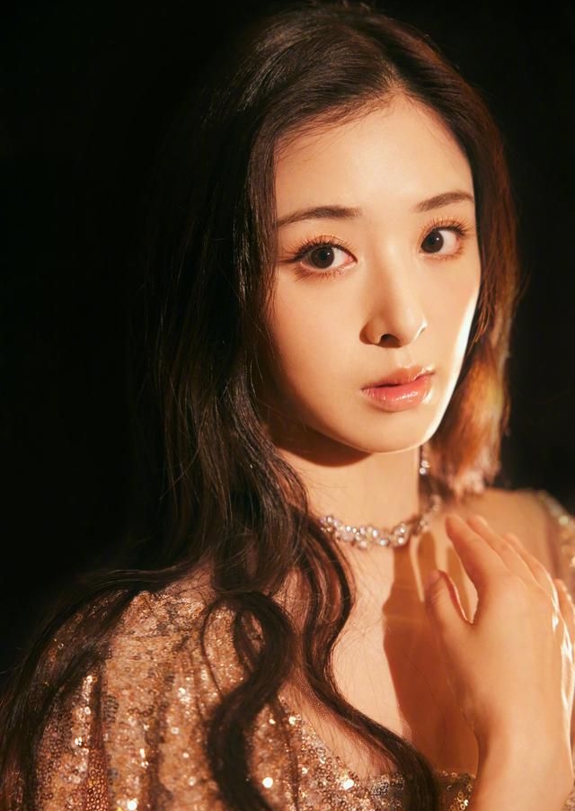 张含韵亮闪礼服,美丽可人!_高清图集_新浪网