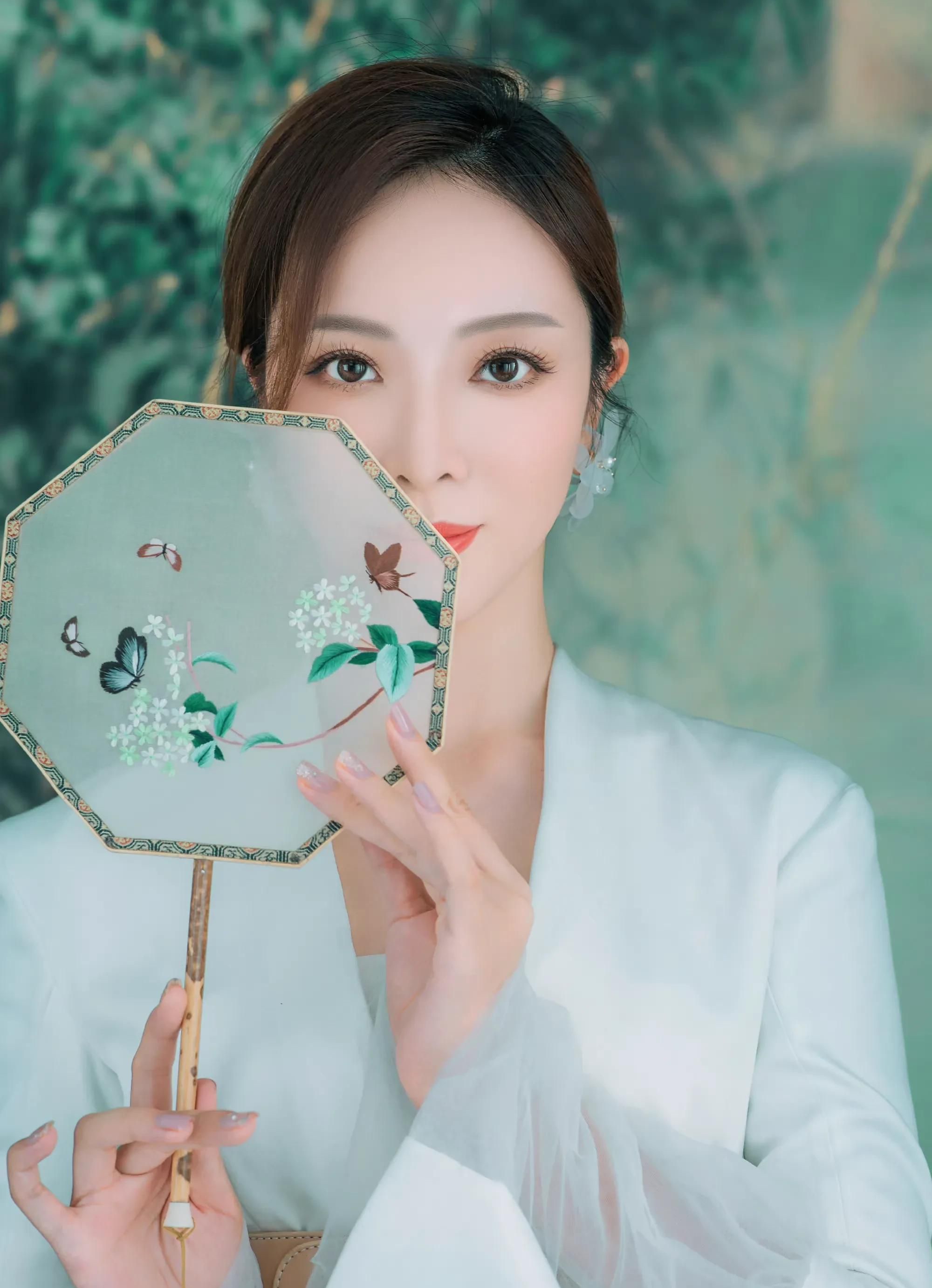 美丽优雅的李思思,魅力无限,明艳动人!_高清图集_新浪网