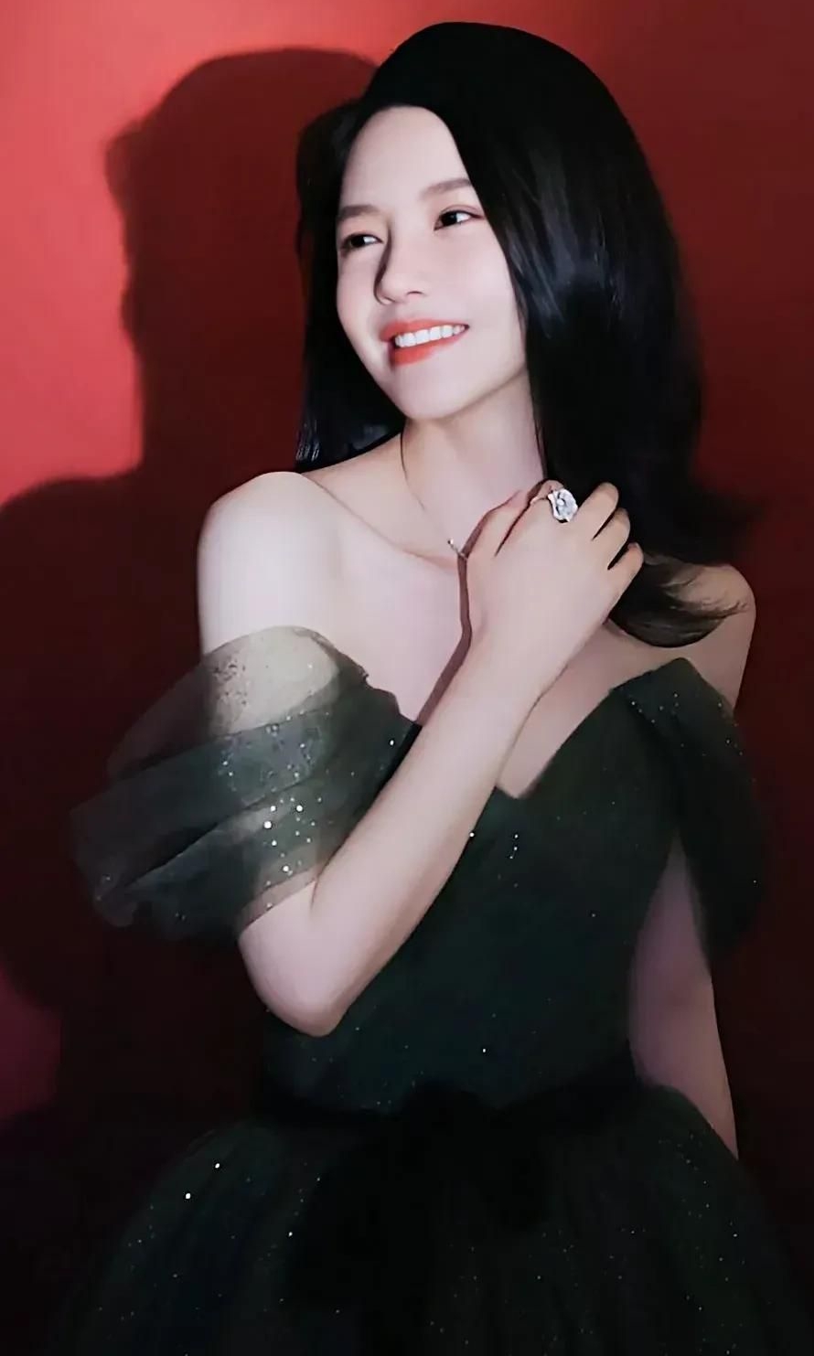 杨子姗柔情似水妩媚迷人写真