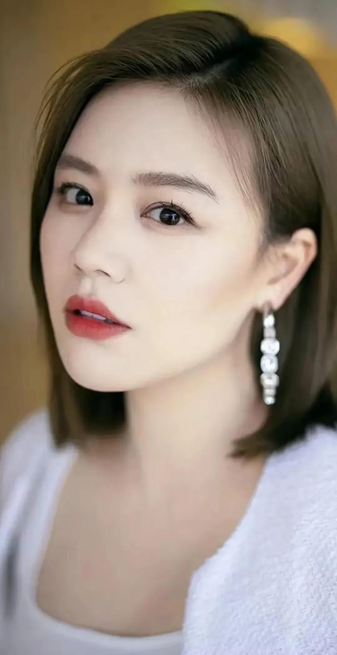 马思纯:优雅美女,惊艳迷人!__财经头条