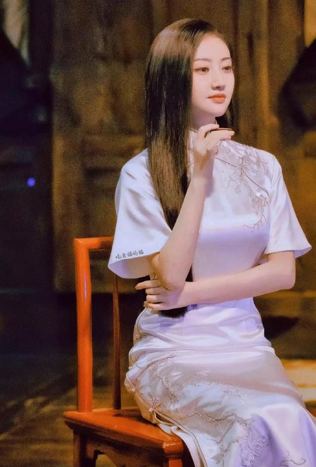 景甜身穿旗袍,美丽动人!_高清图集_新浪网