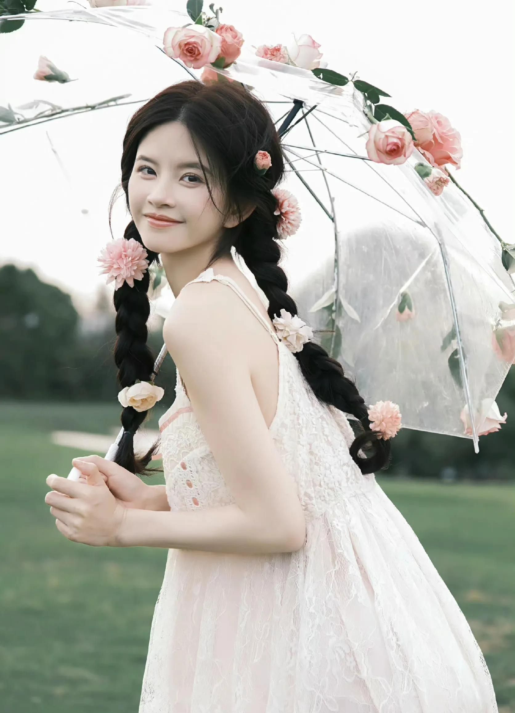 林思意花瓣雨伞写真,清纯甜美,楚楚动人!_高清图集_新浪网