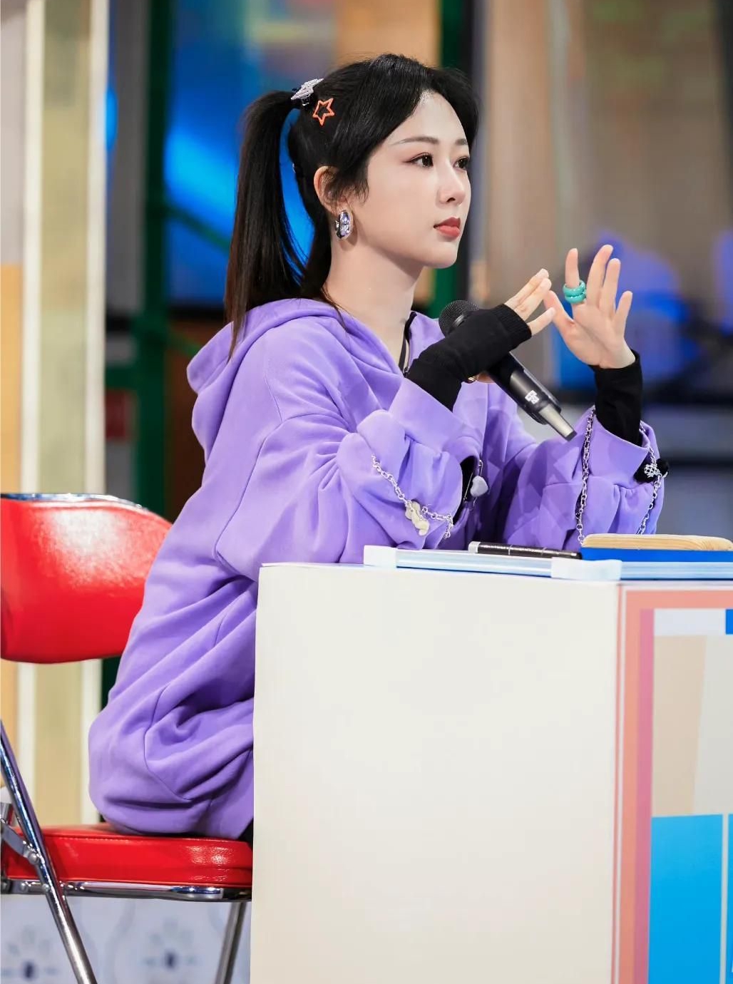 紫色卫衣加双马尾,杨紫灵动无限,楚楚动人!_高清图集_新浪网