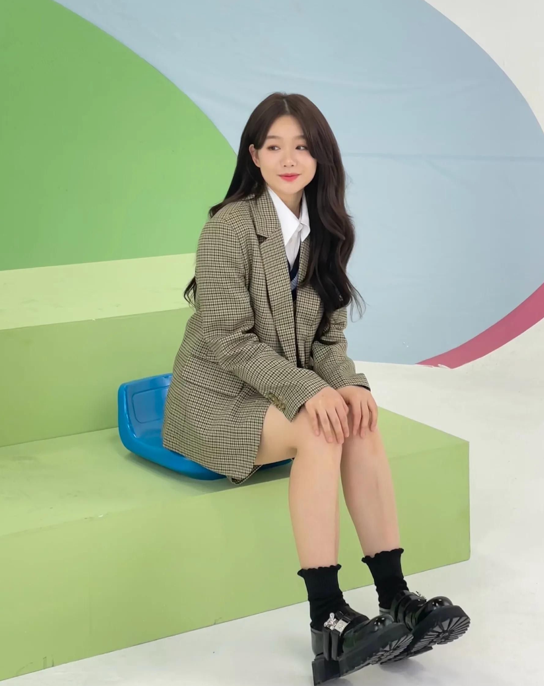 徐梦洁穿休闲西装套装甜美可爱娇俏可人