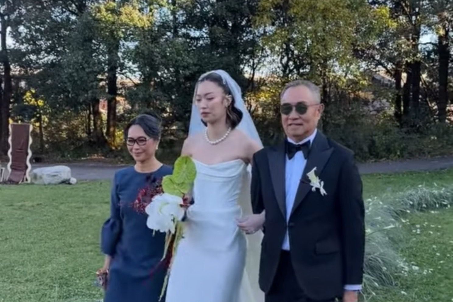 霍启仁在丽江办盛大婚礼,泰国妻子由父母送嫁,霍震霆朱玲玲在场|霍启仁|霍震霆|朱玲玲_新浪新闻