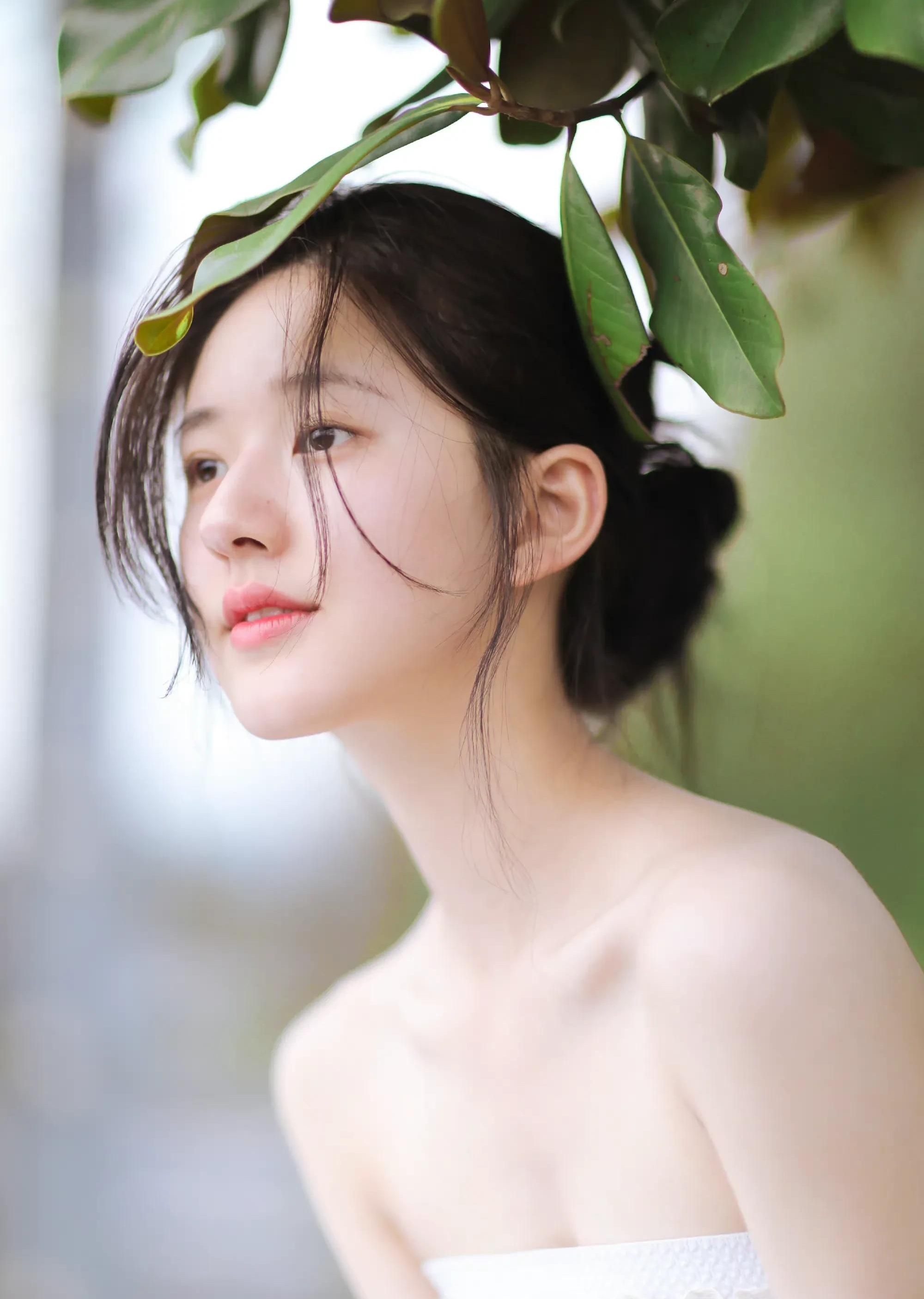 优雅甜美的赵露思,优雅迷人,青春靓丽的写真照!__财经头条