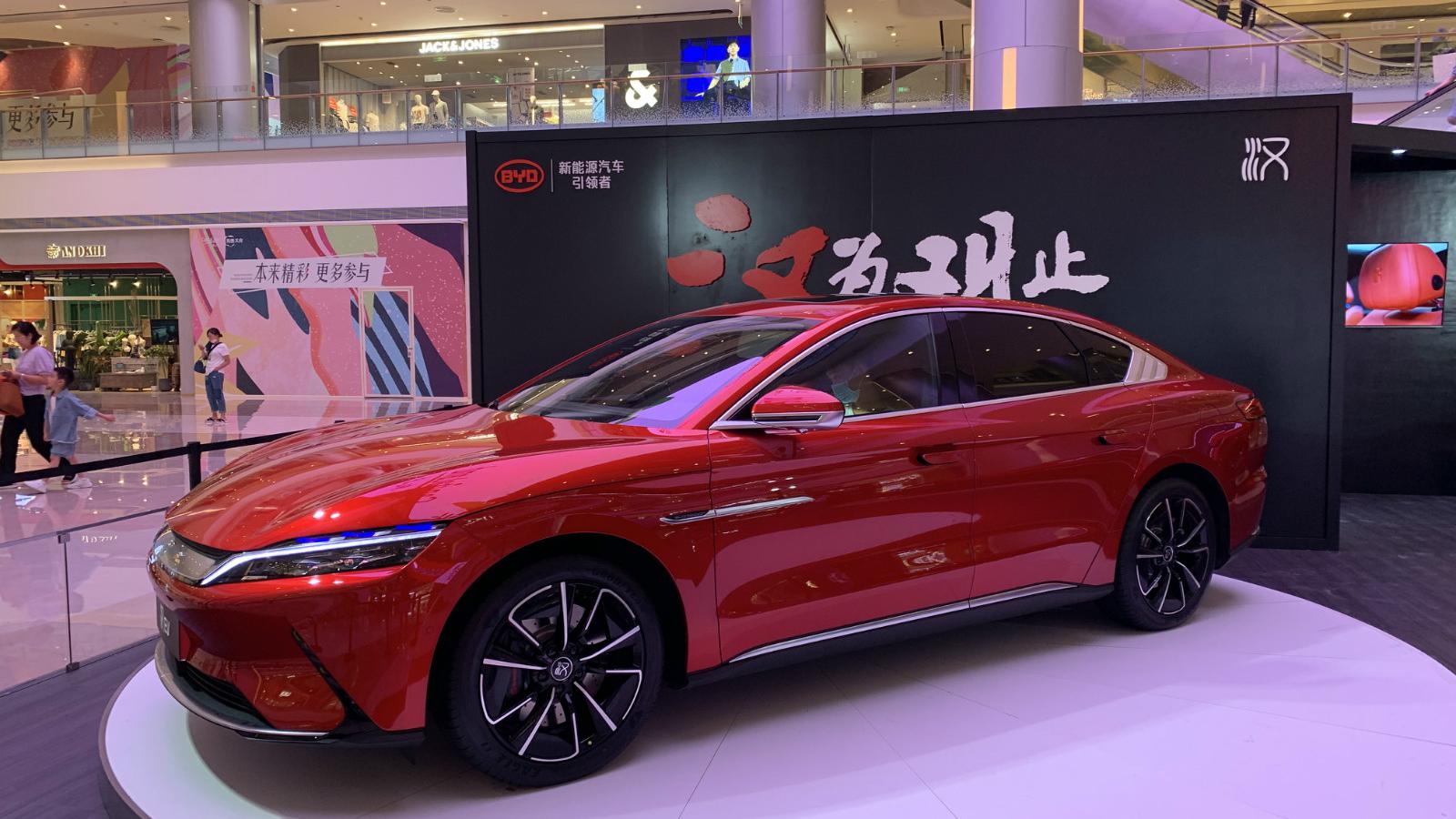 海外实拍 欧洲街头偶遇国产车 中国制造远销欧洲 外国人都说好 海外实拍 欧洲街头偶遇国产车 中国制造远销欧洲 外国人都说好