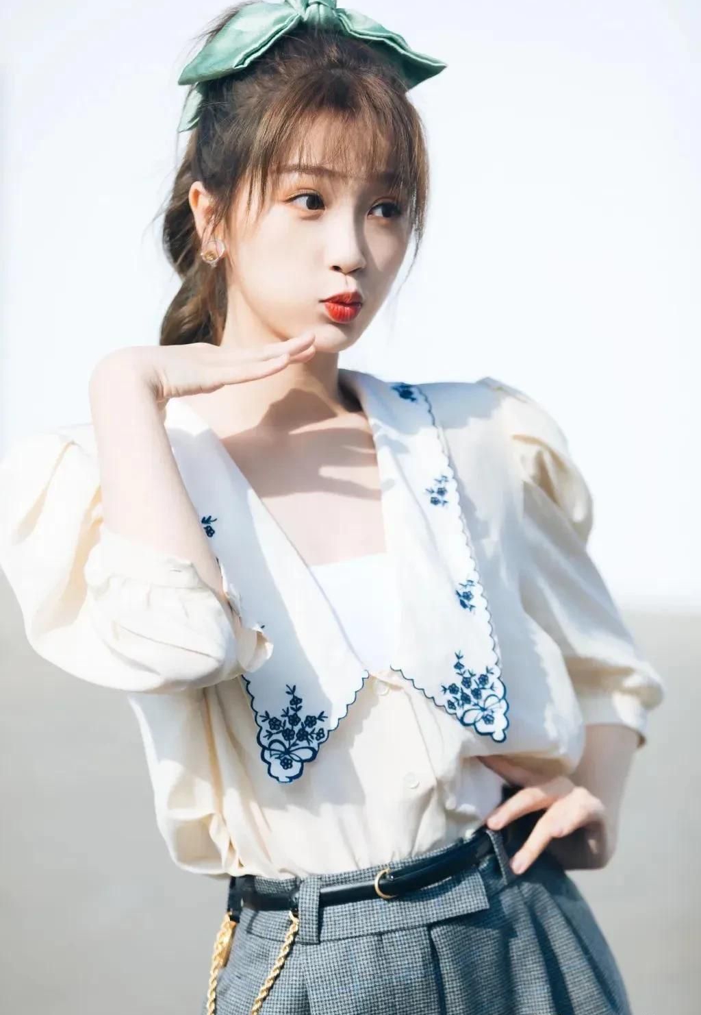 虞书欣,惊艳迷人,温柔可爱的写真美照!__财经头条