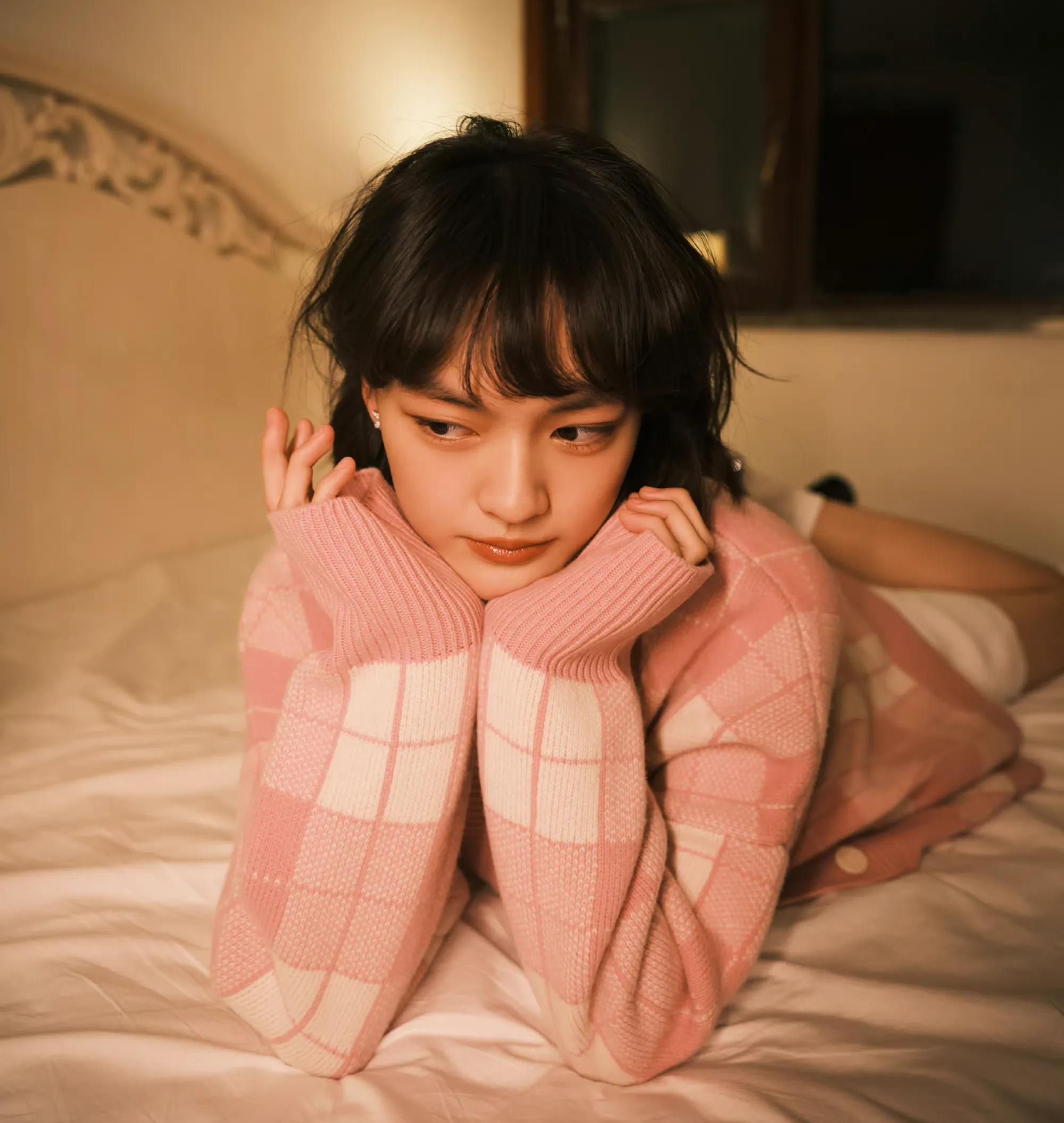 文淇粉色毛衣写真,清纯甜美,可爱迷人!_高清图集_新浪网