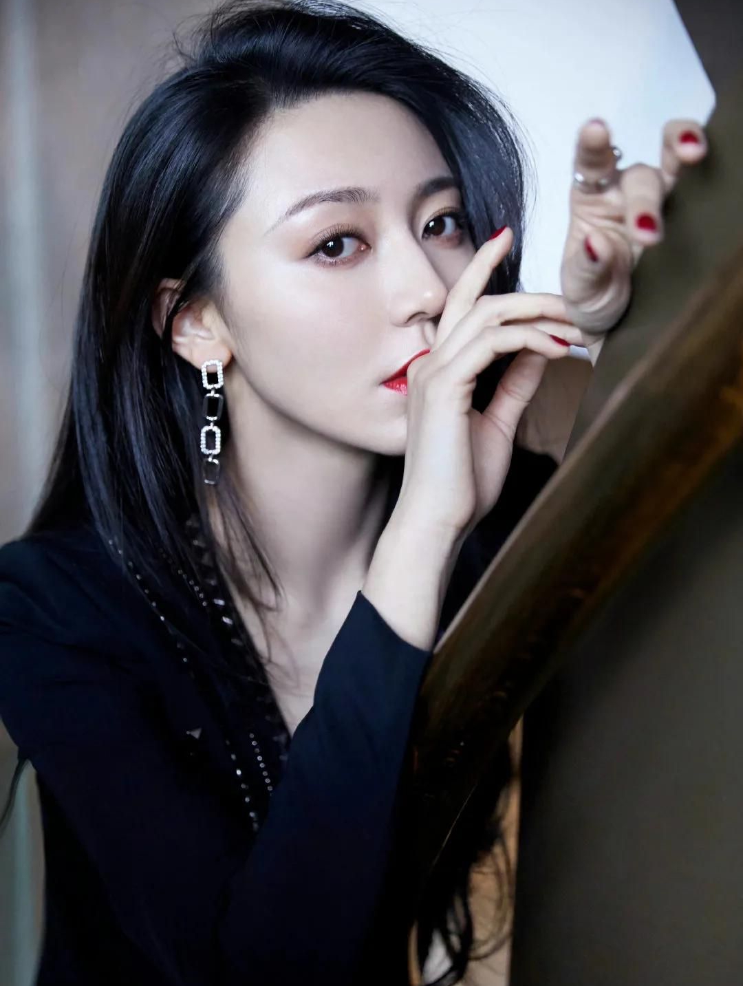 女星黄梦莹写真,清纯绝美,时尚俏丽!