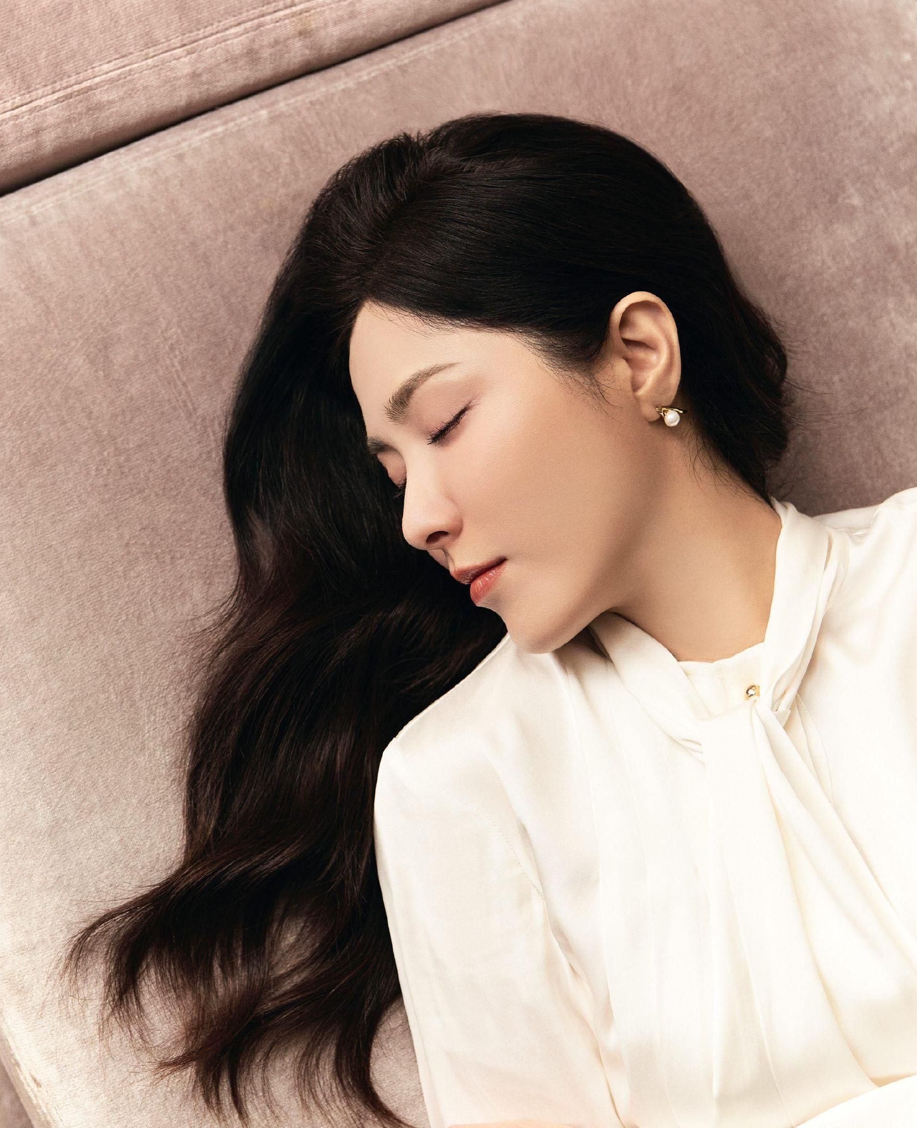 曾黎白色套装优雅时尚写真,灵动优雅,娇俏可人!_高清图集_新浪网