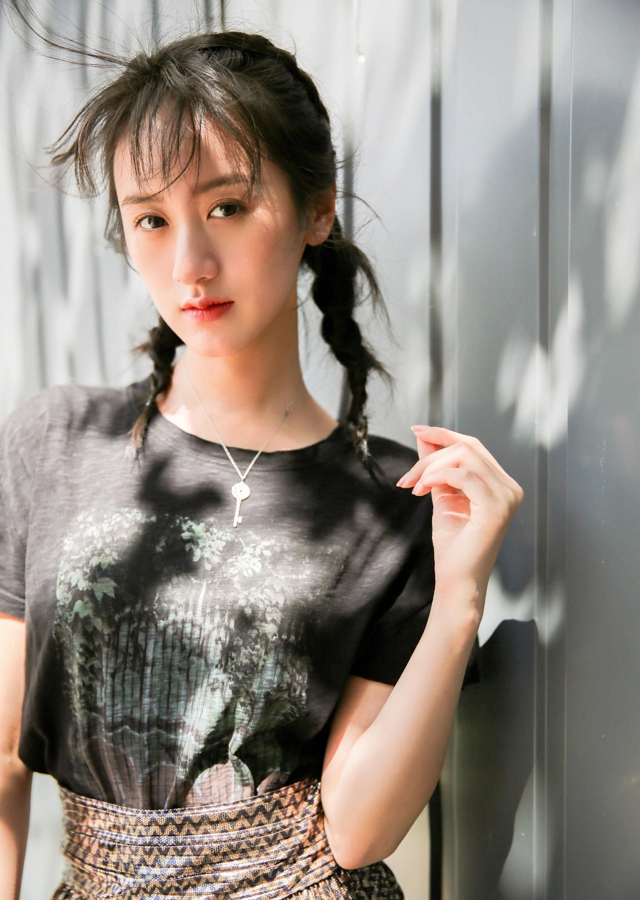 清纯甜美的袁冰妍灵动优雅惊艳迷人