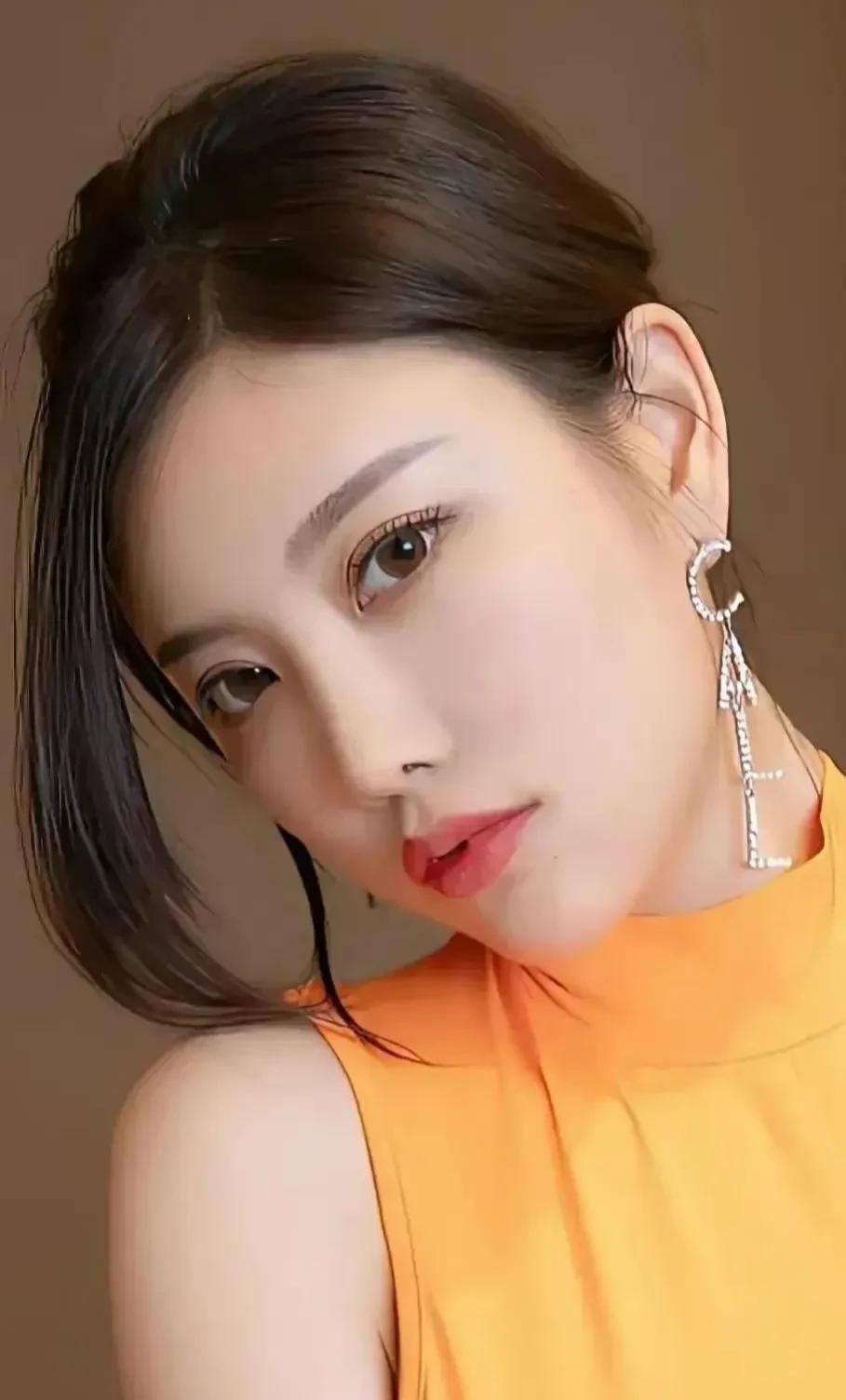 杨晨晨：优雅娴静，楚楚动人写真！