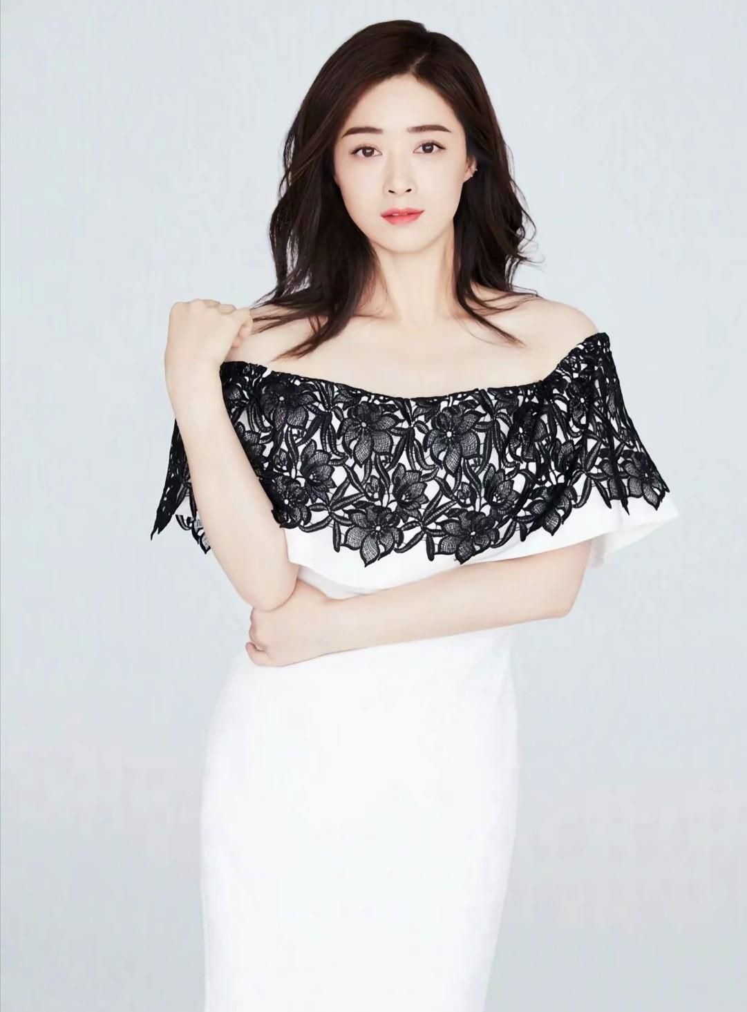 蒋欣高清冷艳美照,娇俏可人!__财经头条